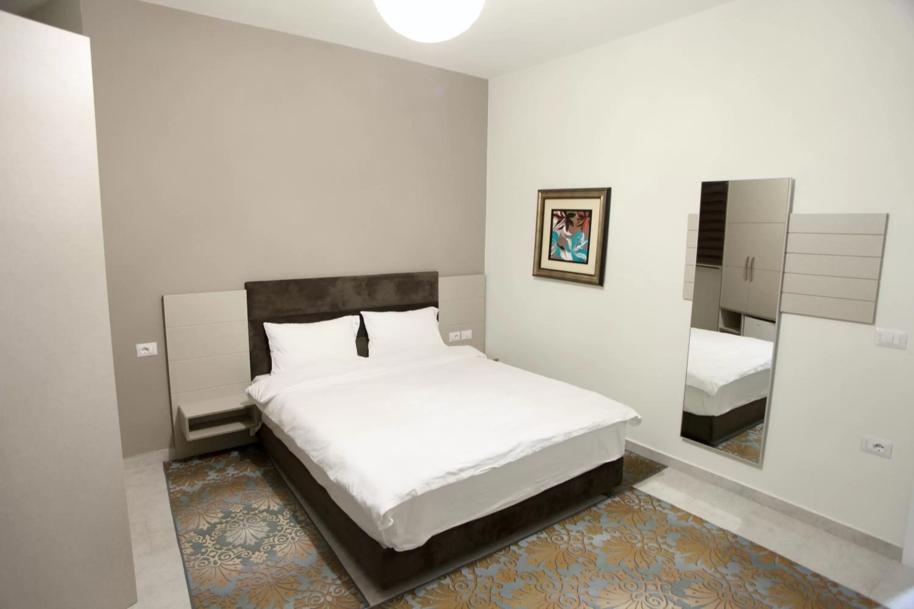 Bathroom, Bed in Fjortes Hotel