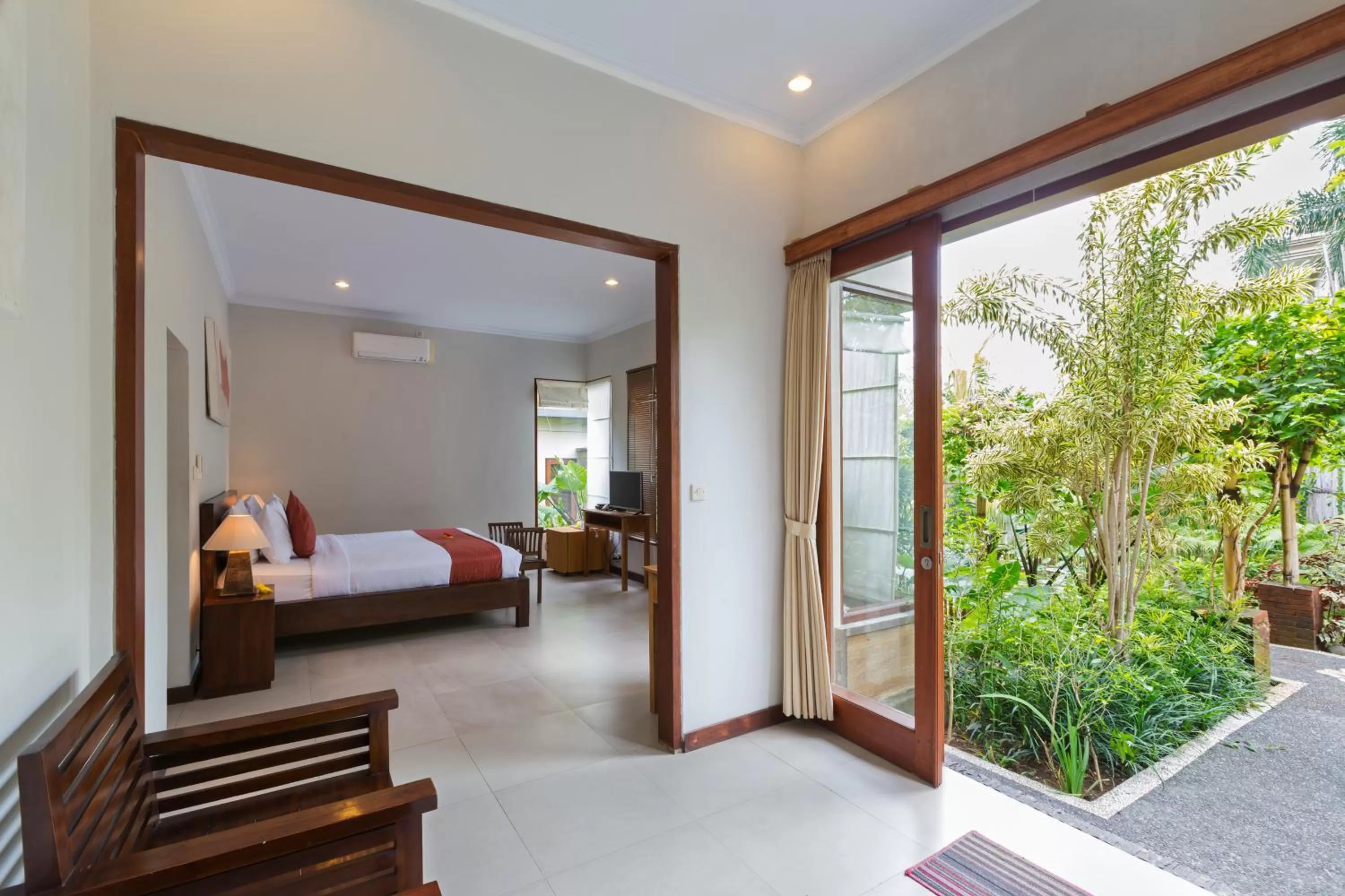 Photo of the whole room, Bed in Abipraya Ubud