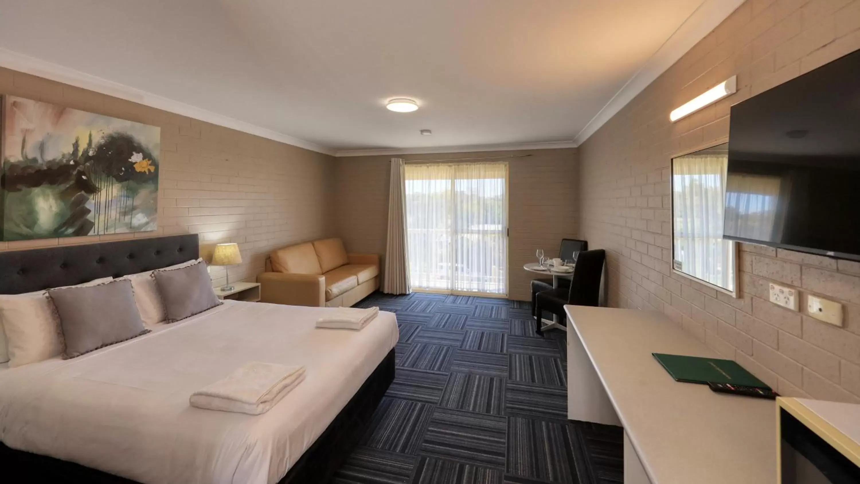 Queen Room in Canowindra Riverview Motel Queen Room in Canowindra Riverview Motel