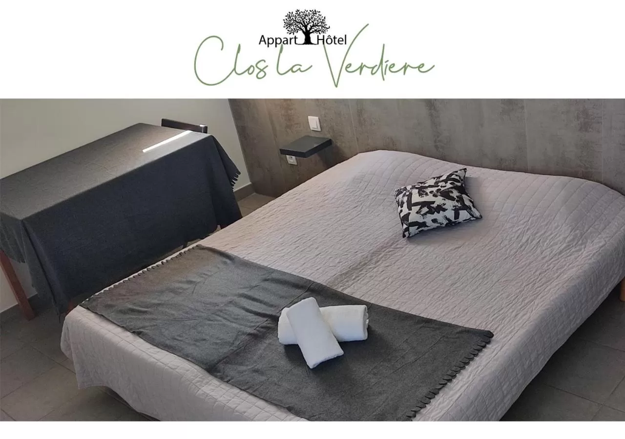 Photo of the whole room, Bed in Le Clos la Verdière