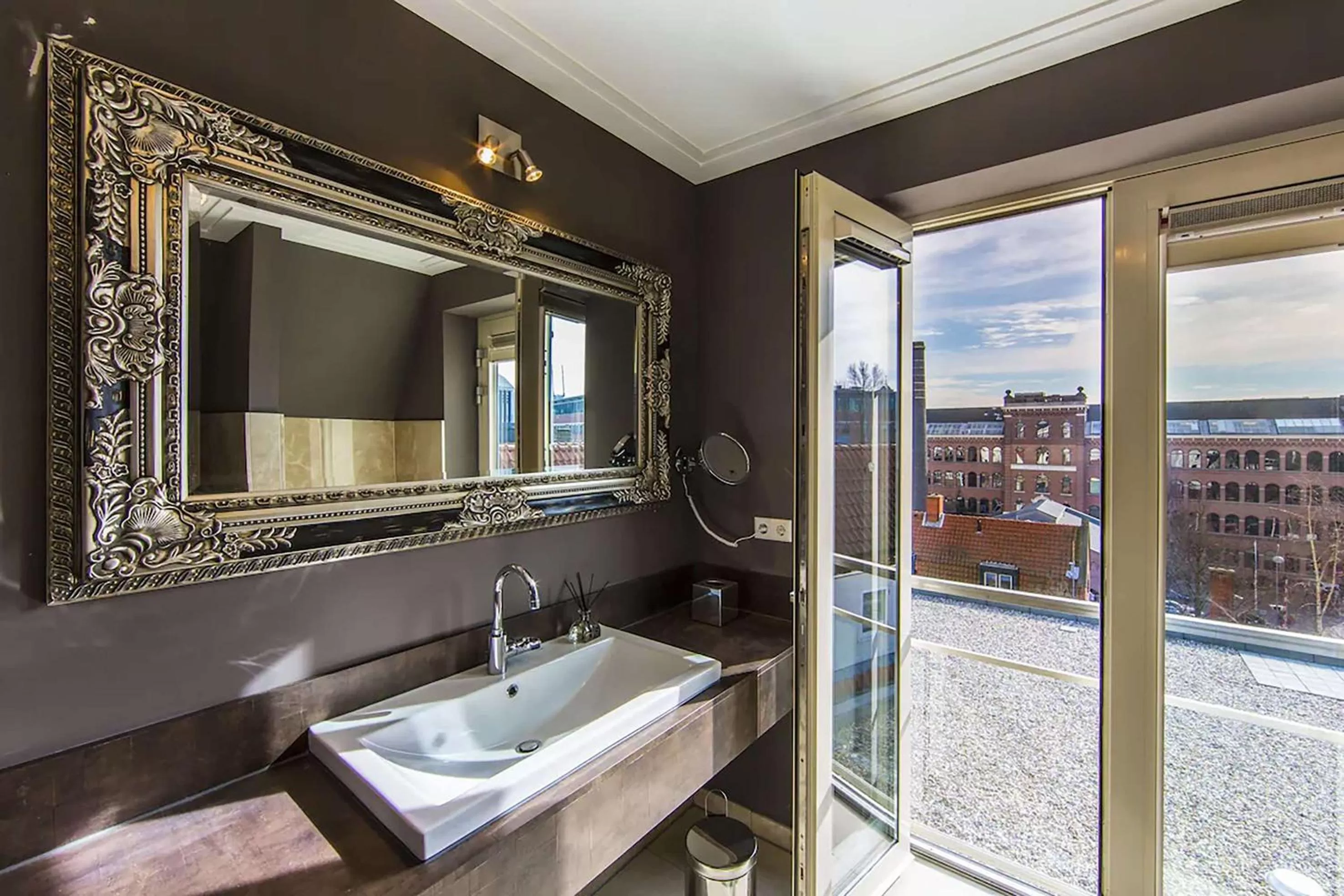 Bathroom in Luxury Suites Amsterdam