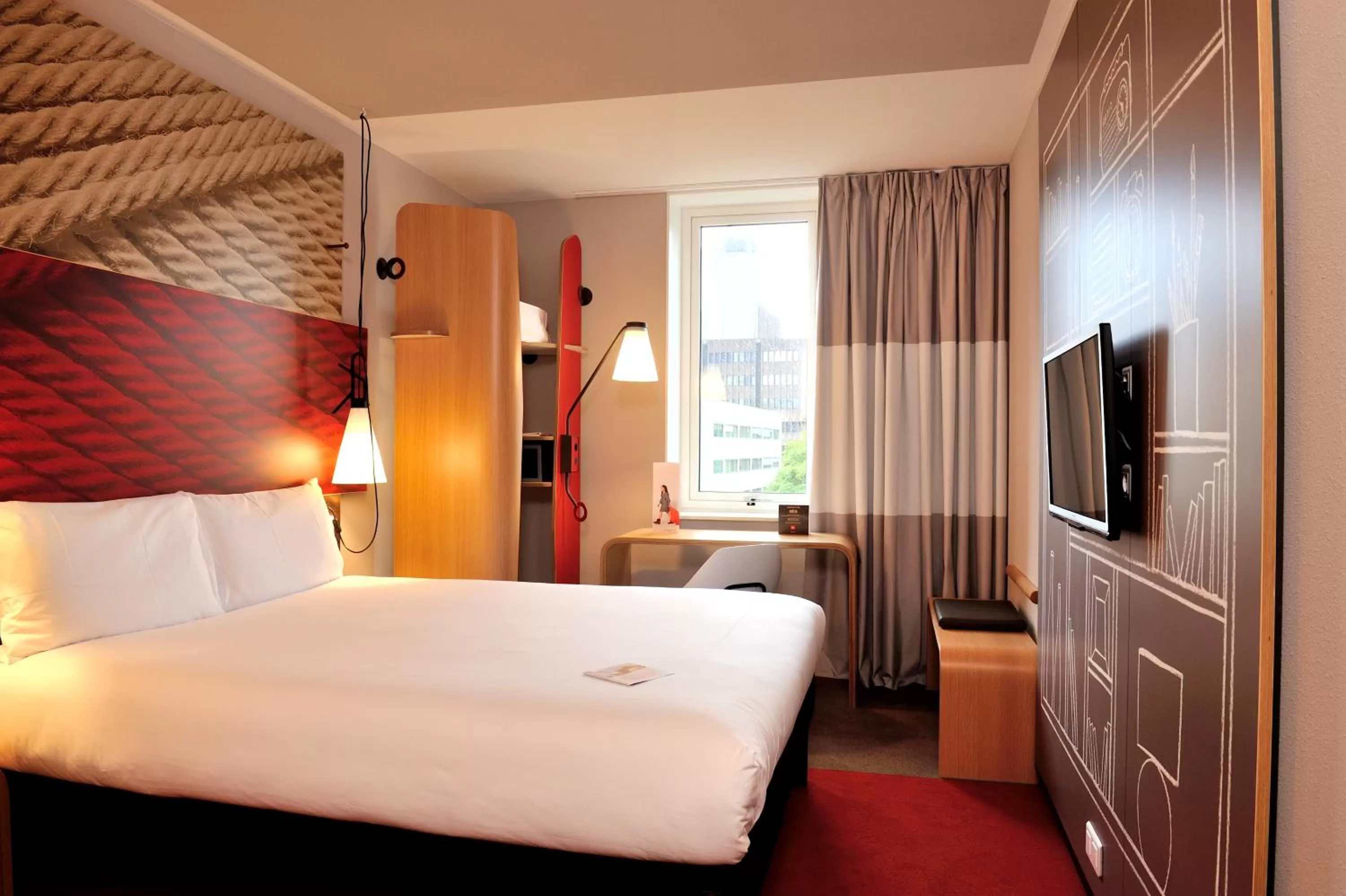 Standard Double Room in ibis Rotterdam City Centre