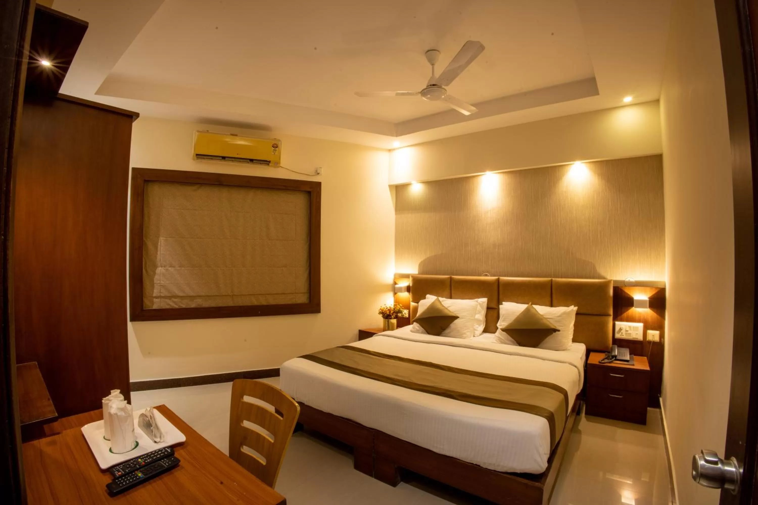 Bedroom, Bed in Metro Plaza Hotel by RAK Rooms, Mangaluru