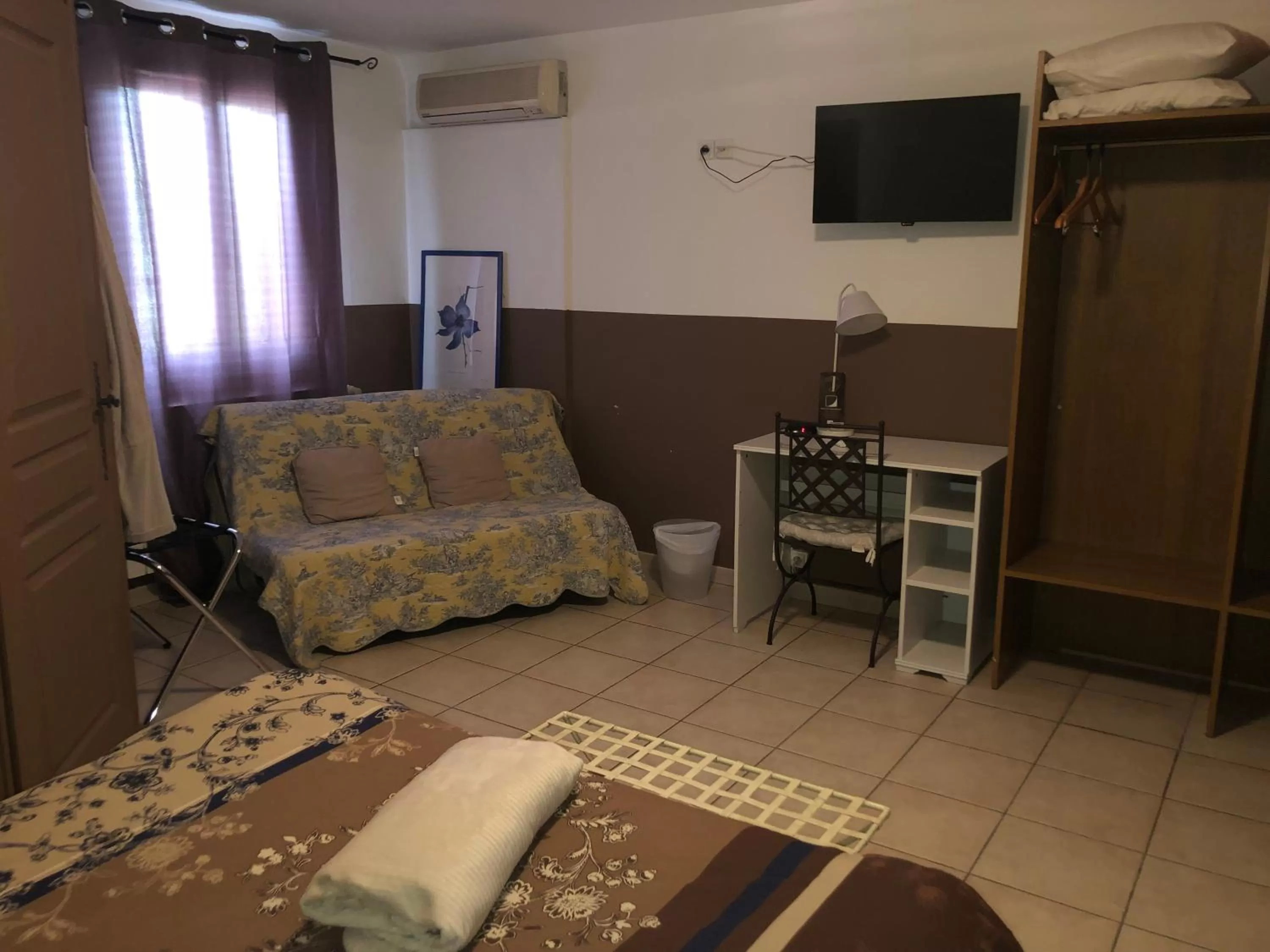 Bed in Le Provençal