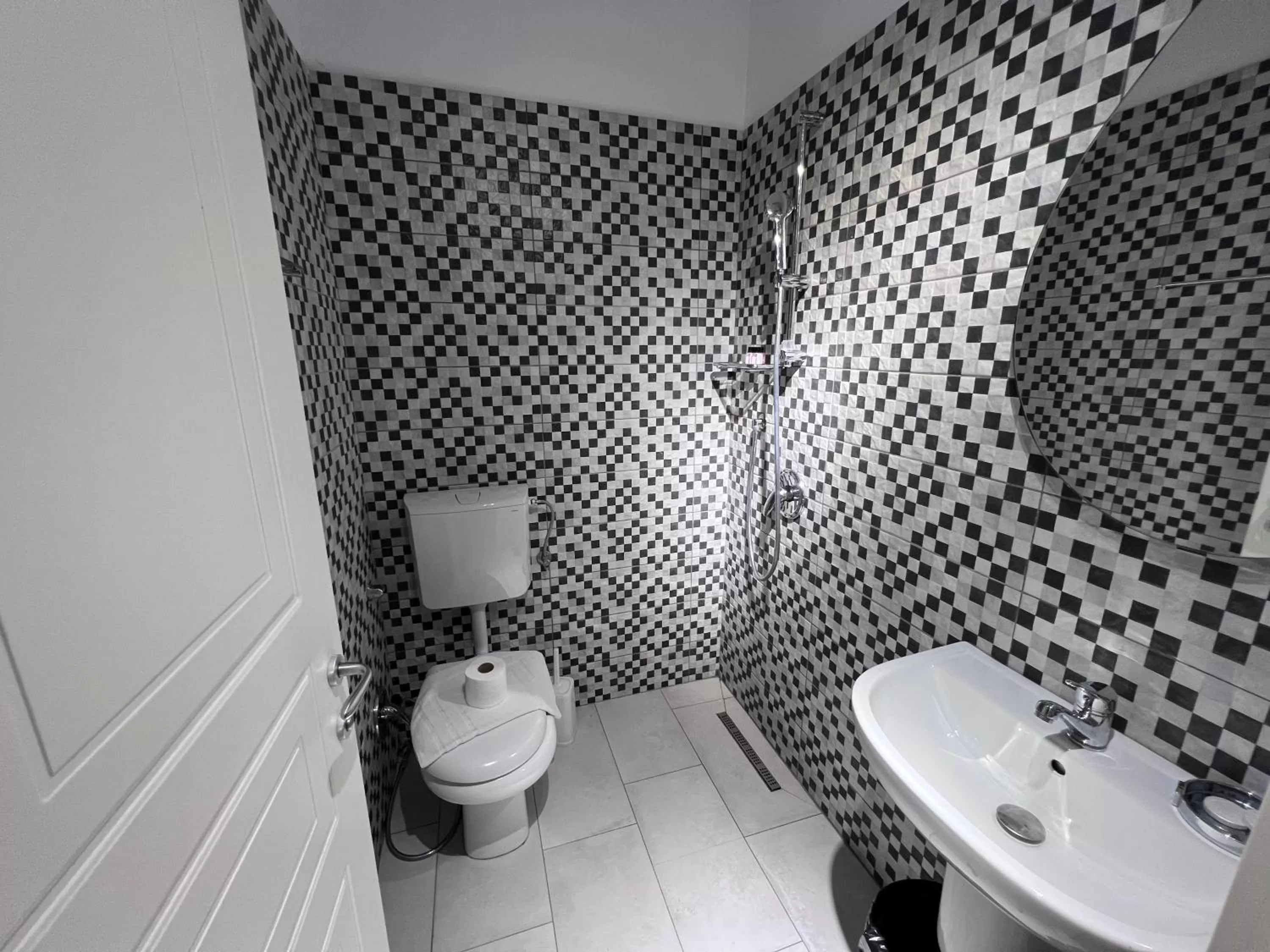 Shower, Bathroom in Bobi Hotel