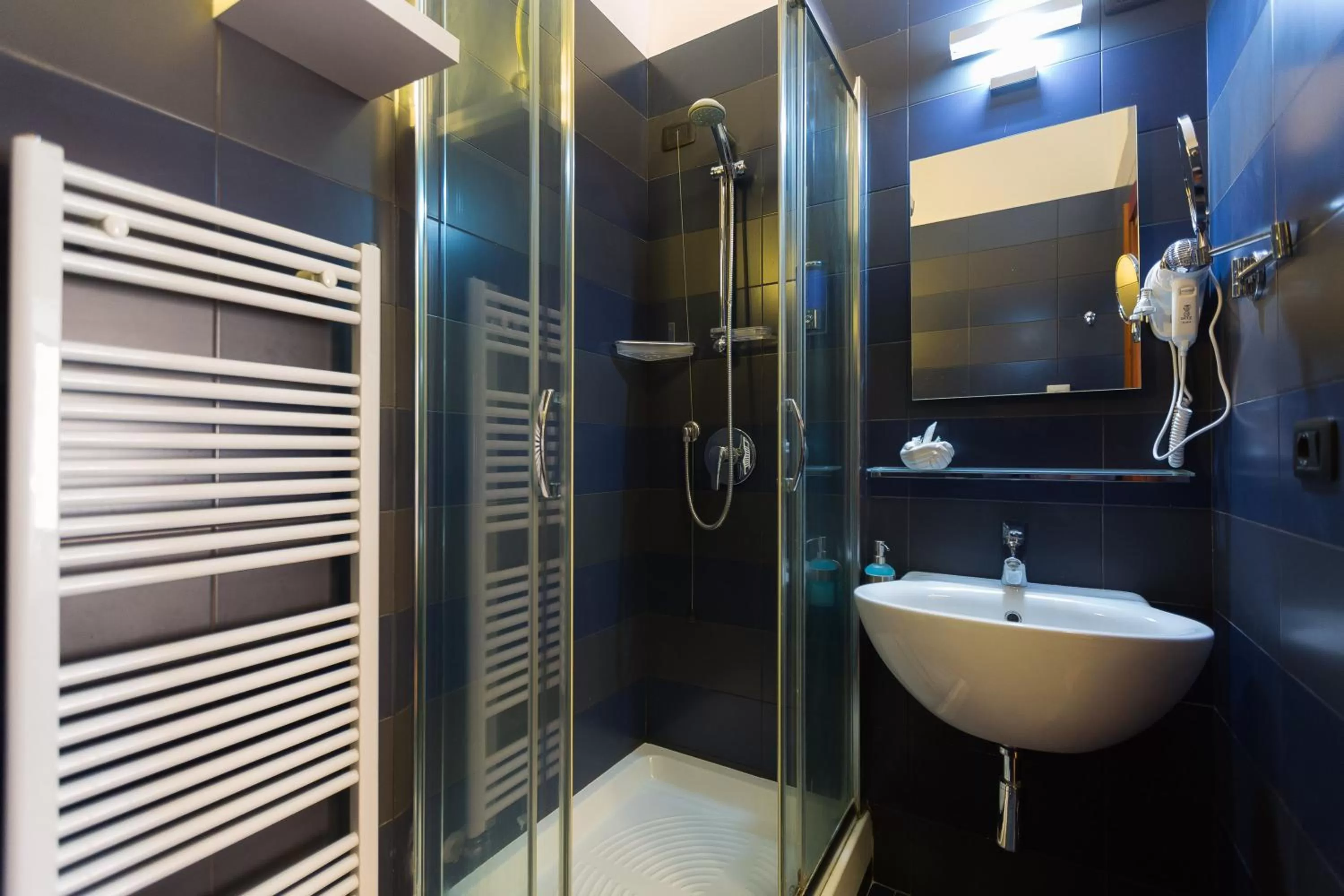 Bathroom in Filomena Arthouse