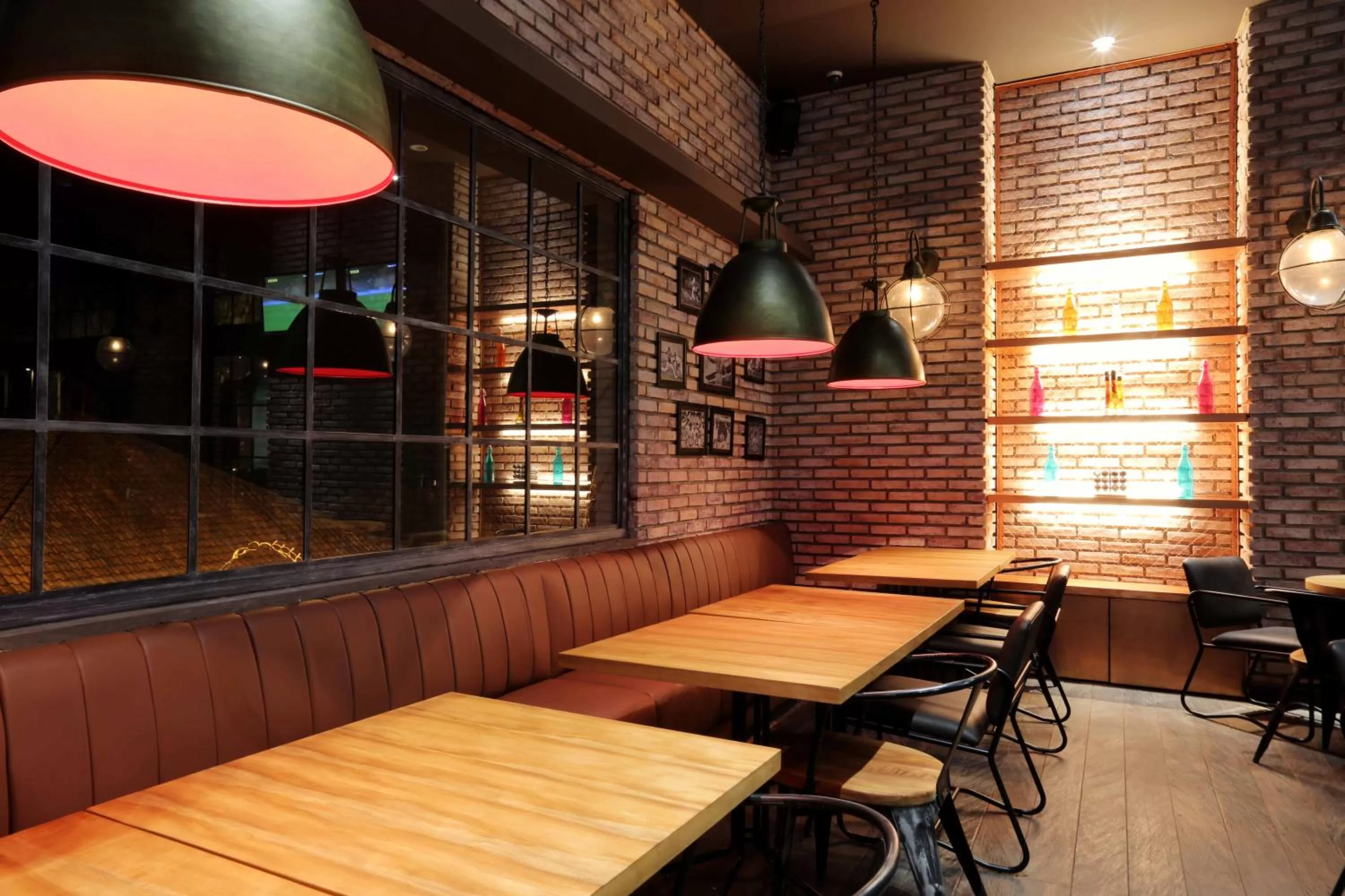 Restaurant/places to eat in Mahogany Hotel