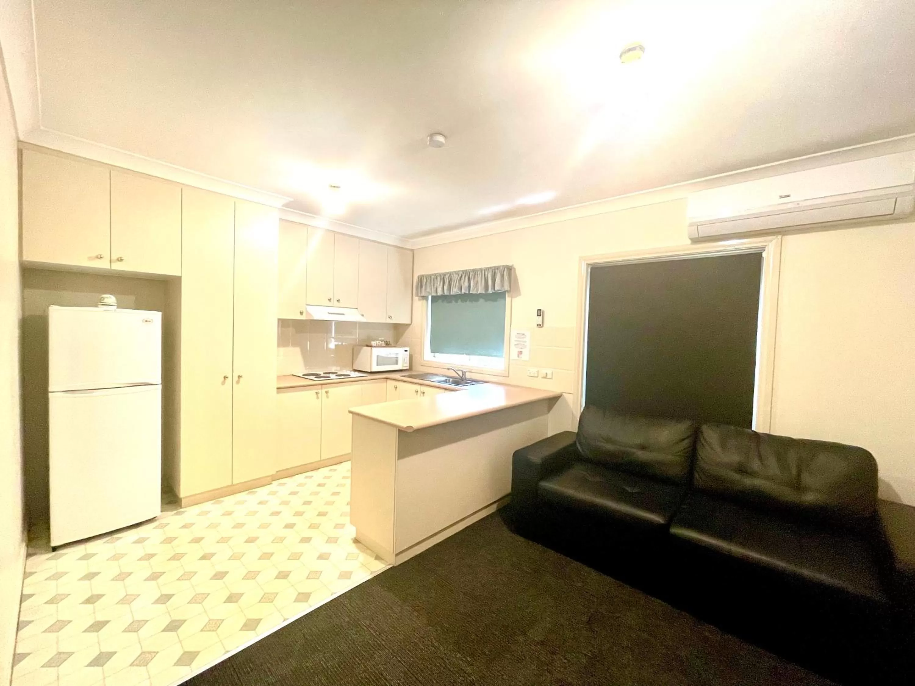 Kitchen or kitchenette in Golfview Motor Inn