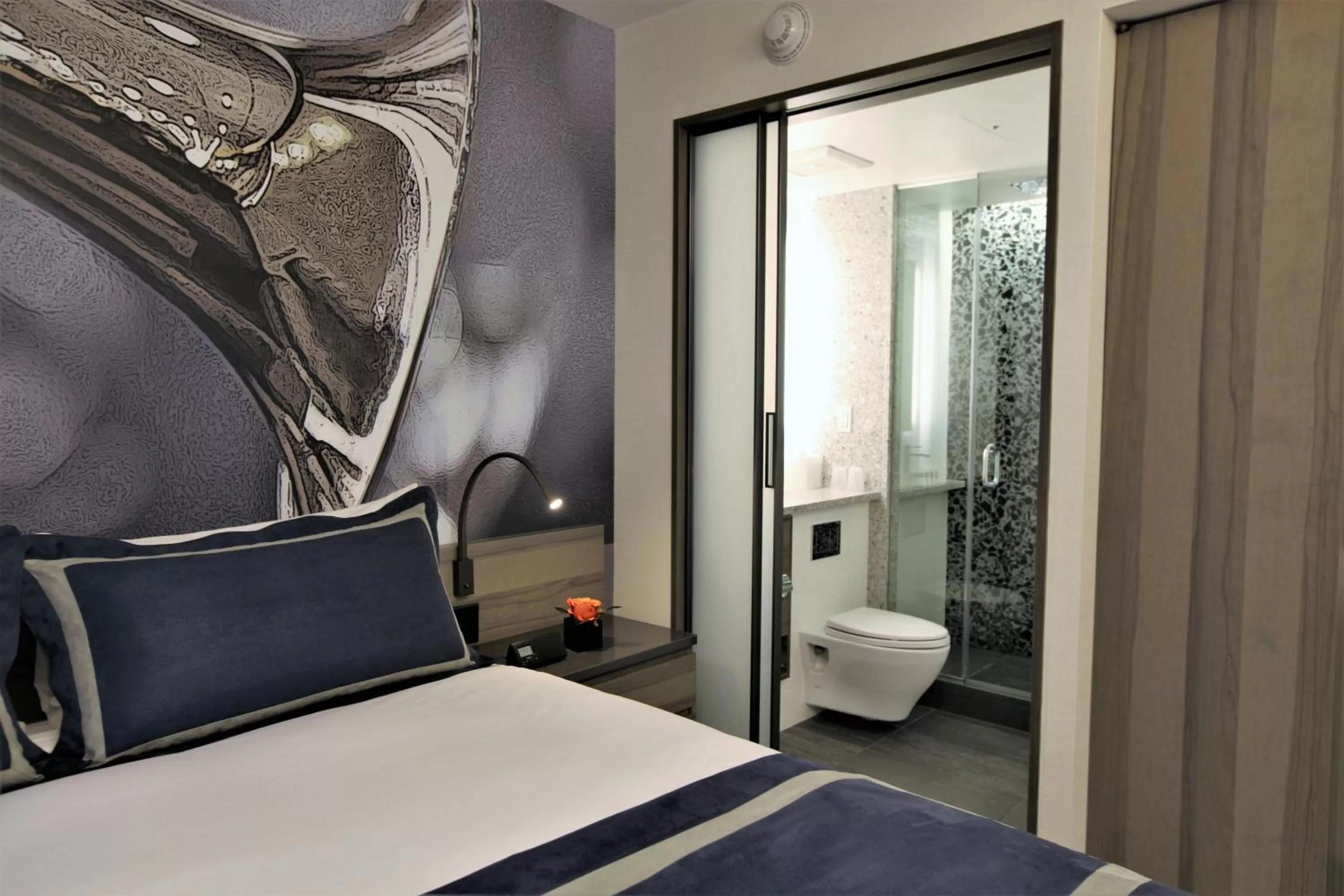 Bedroom, Bed in Carnegie Hotel