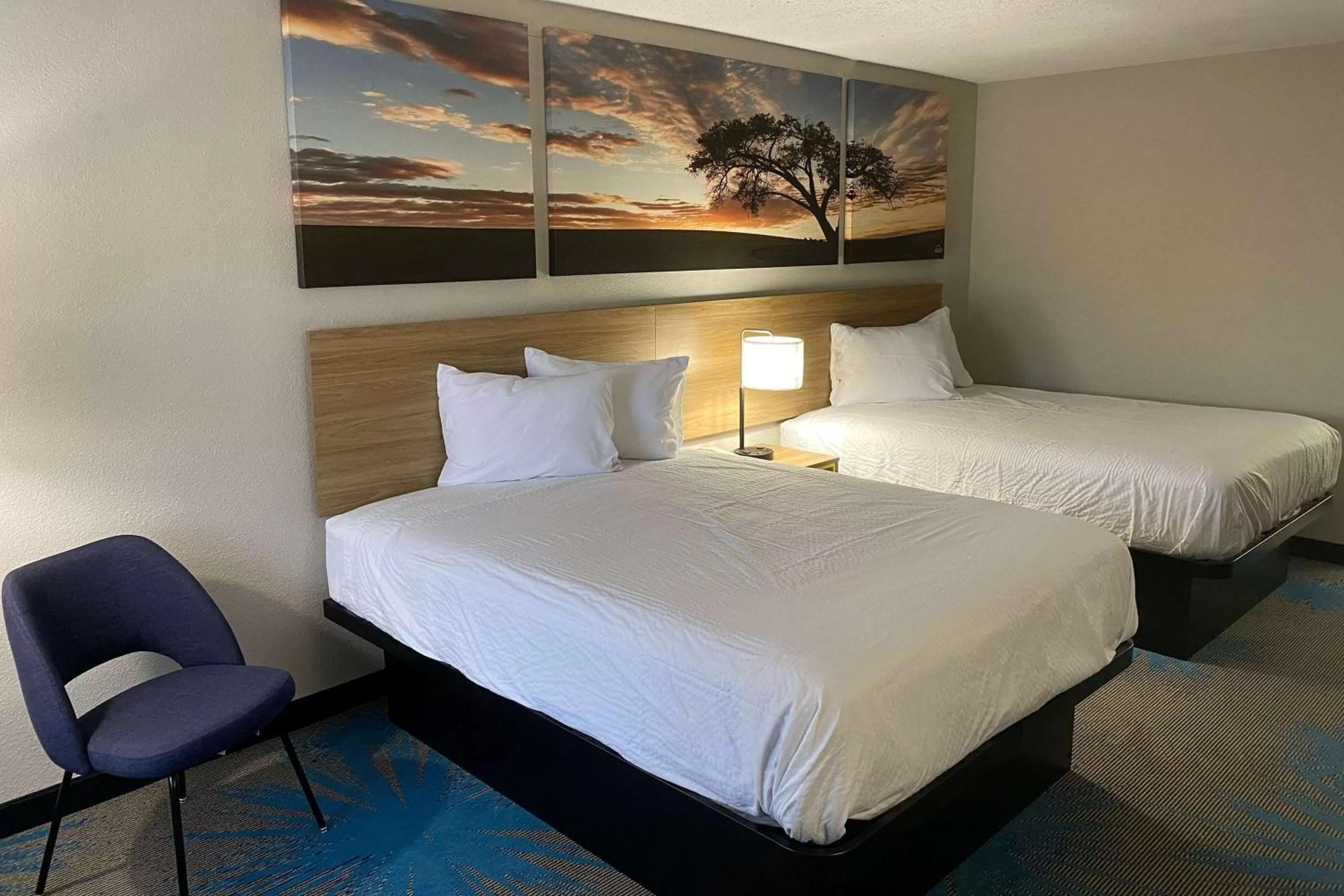 Photo of the whole room, Bed in Days Inn by Wyndham Newnan