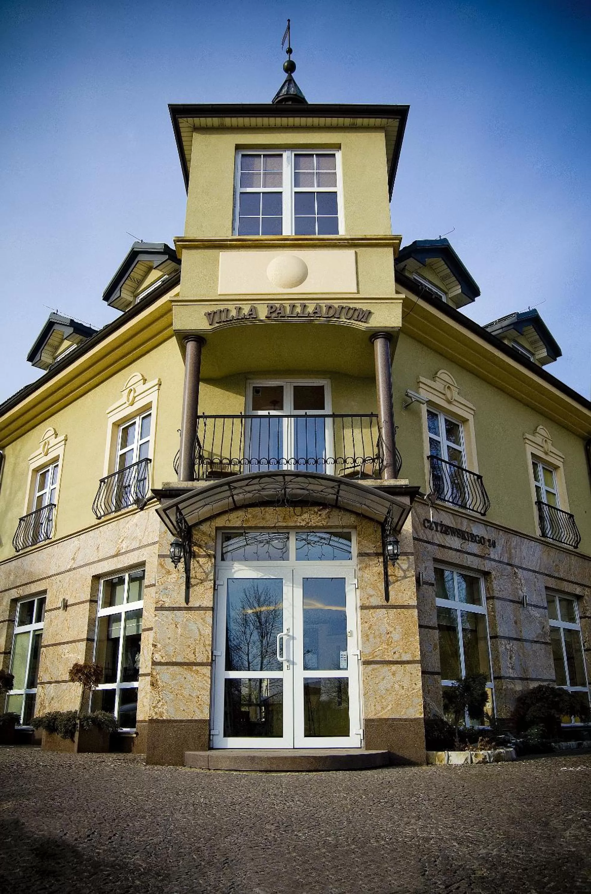 Facade/entrance in Villa Palladium