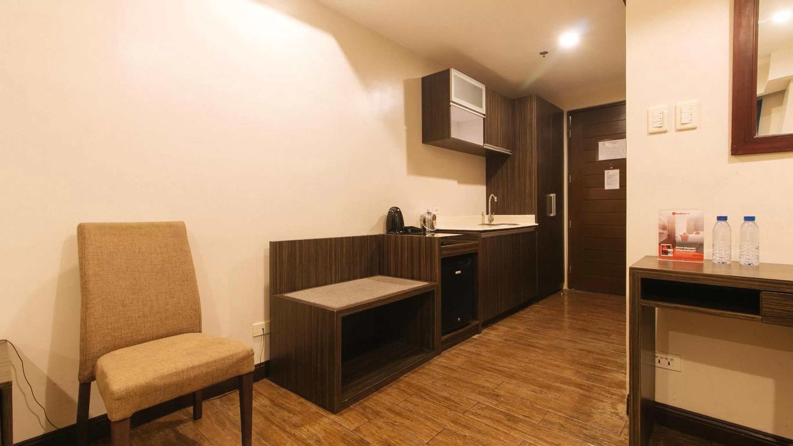 Kitchen or kitchenette in RedDoorz Premium @ West Avenue Quezon City