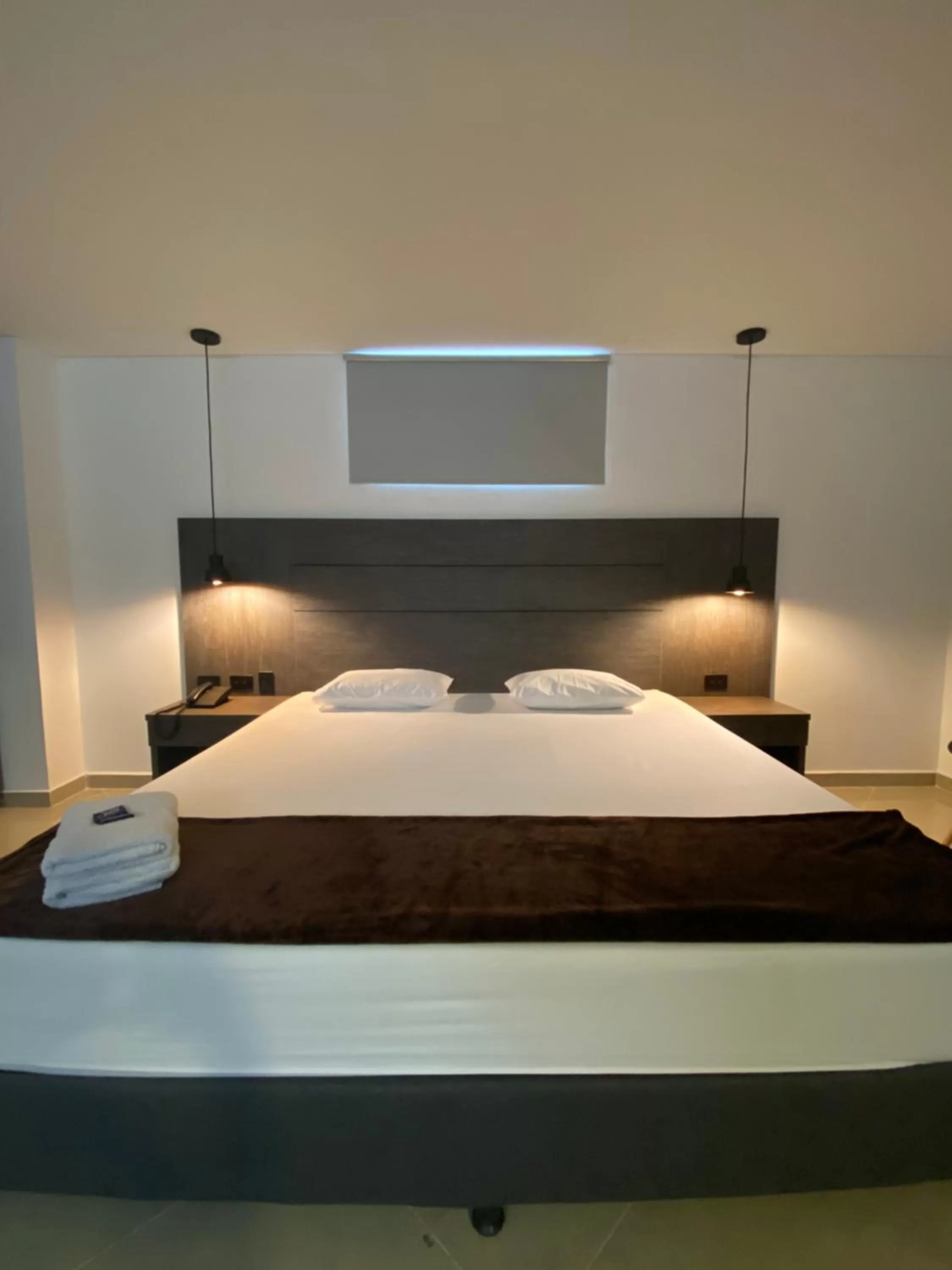 Bed in Hotel California City