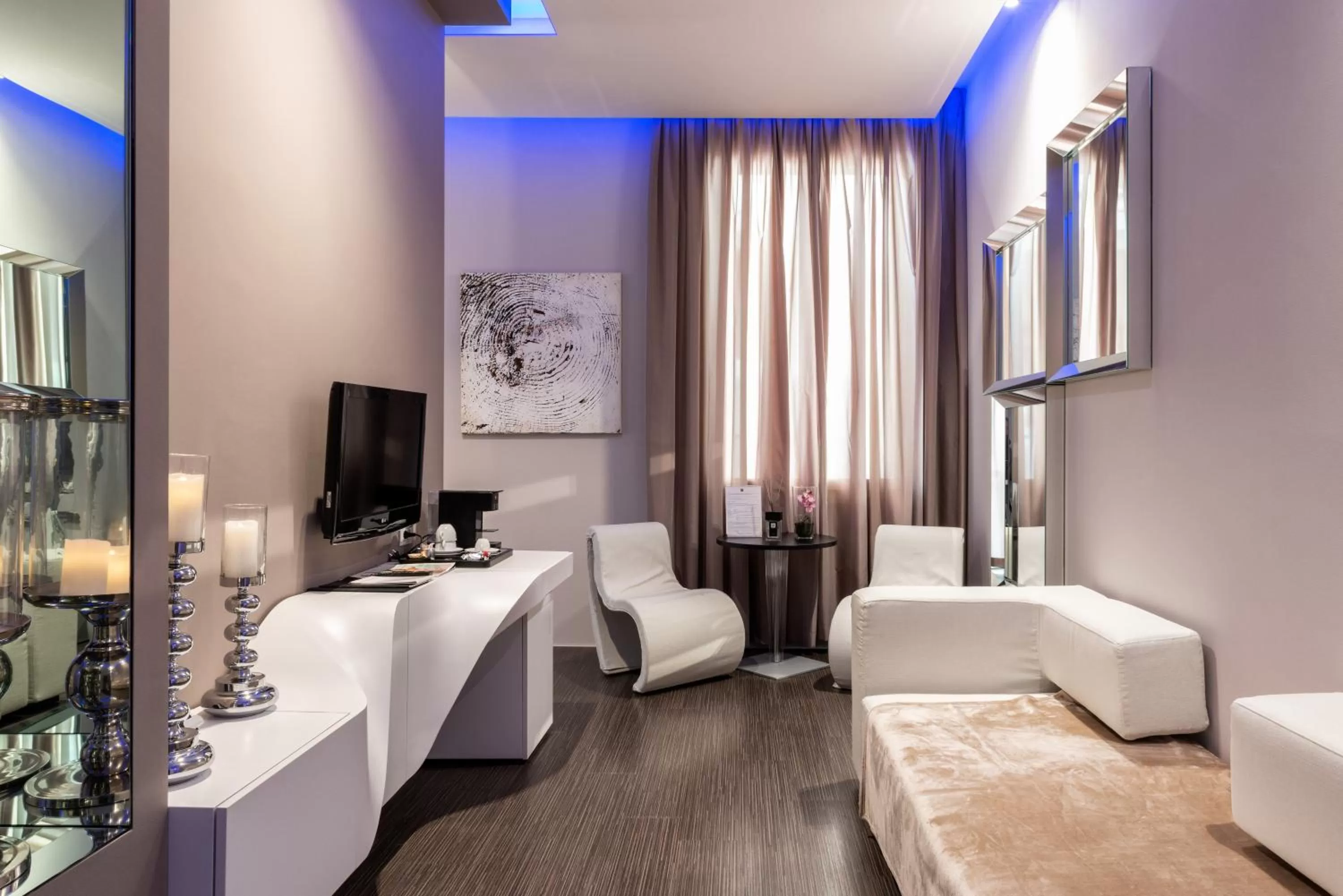 TV and multimedia in Le Camp Suite & Spa