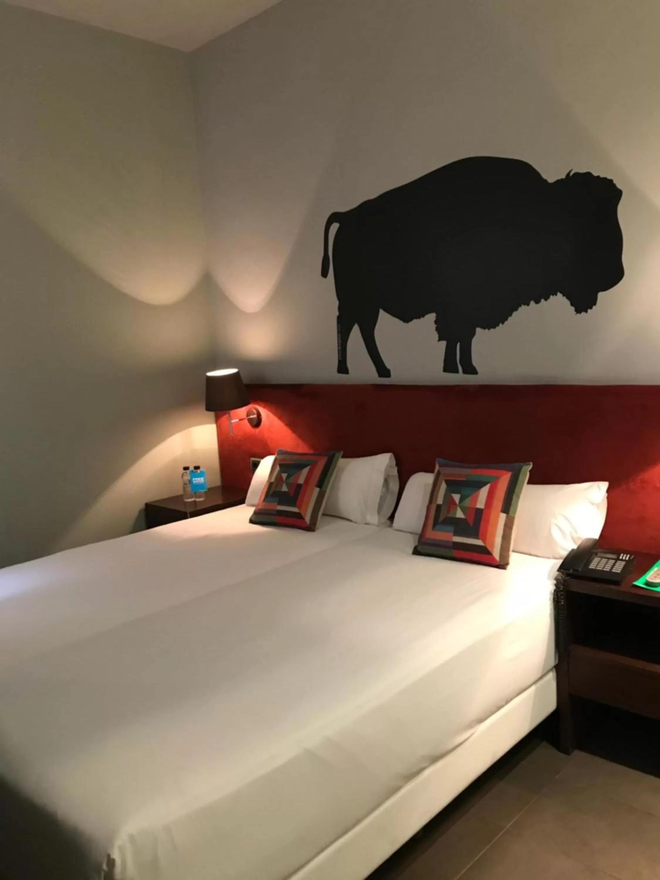 Bedroom, Bed in Chic & Basic Zoo