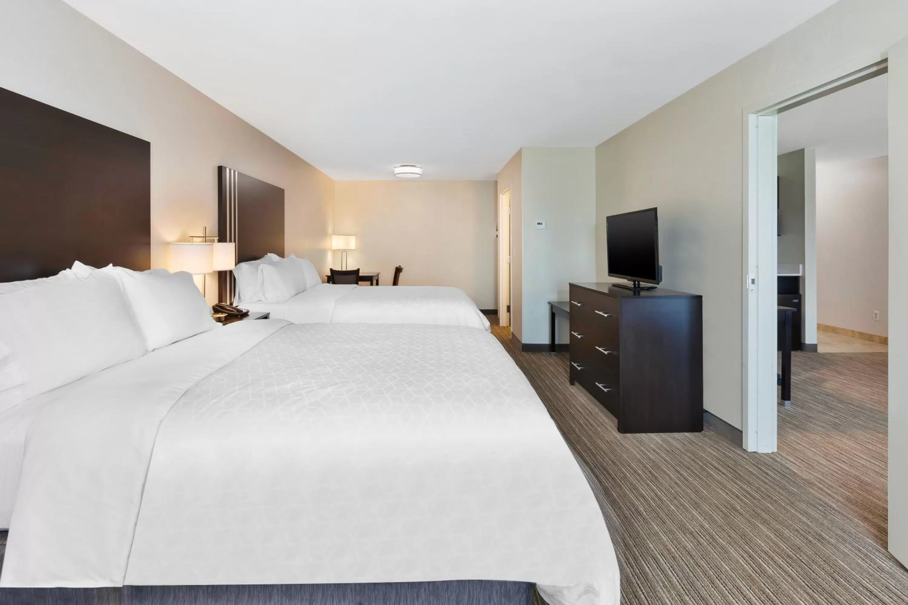 Bedroom, Bed in Holiday Inn Express & Suites - Effingham by IHG