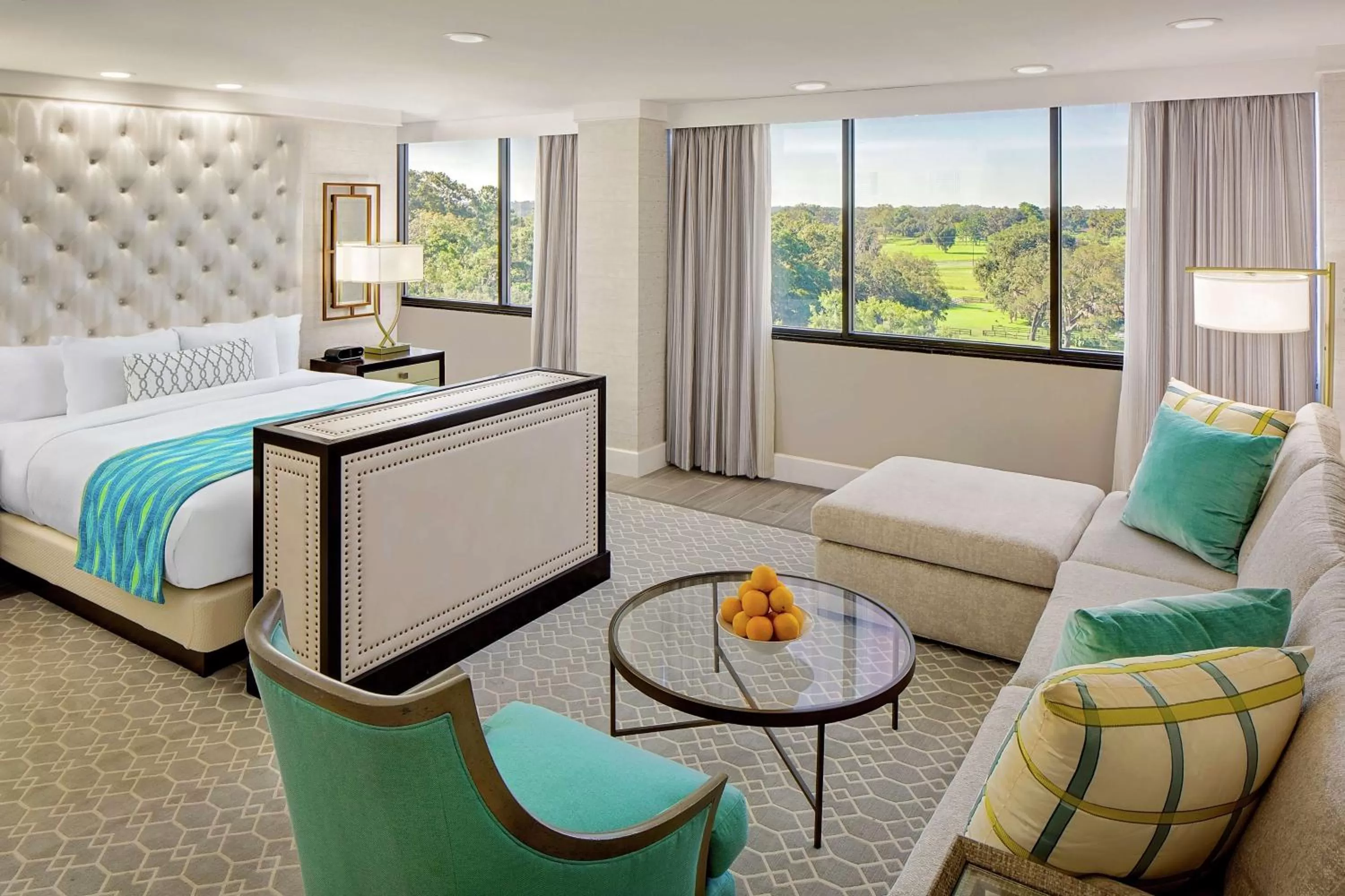 Living room, Bed in Hilton Ocala