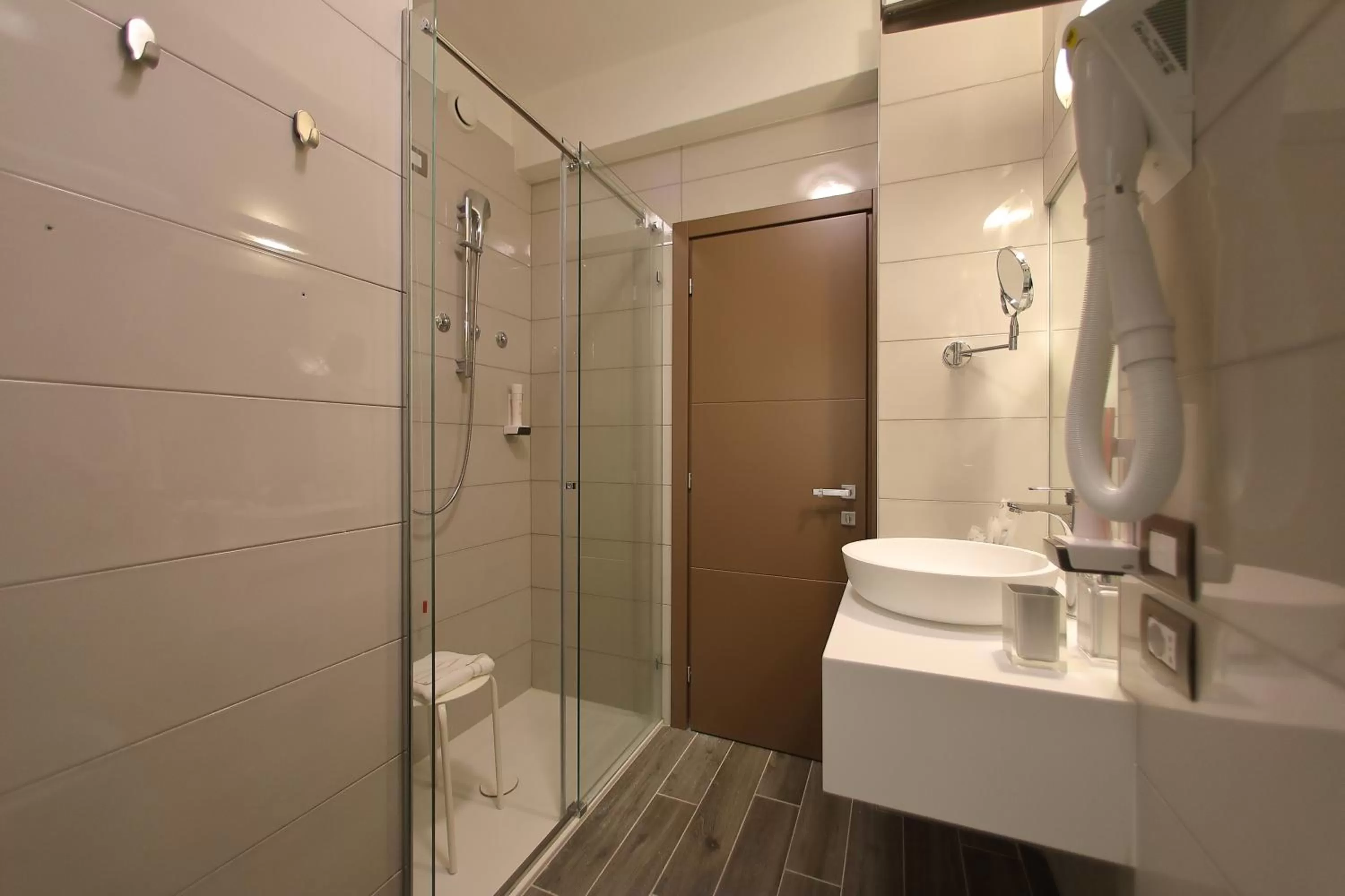 Bathroom in Hotel Bell'arrivo by Dori