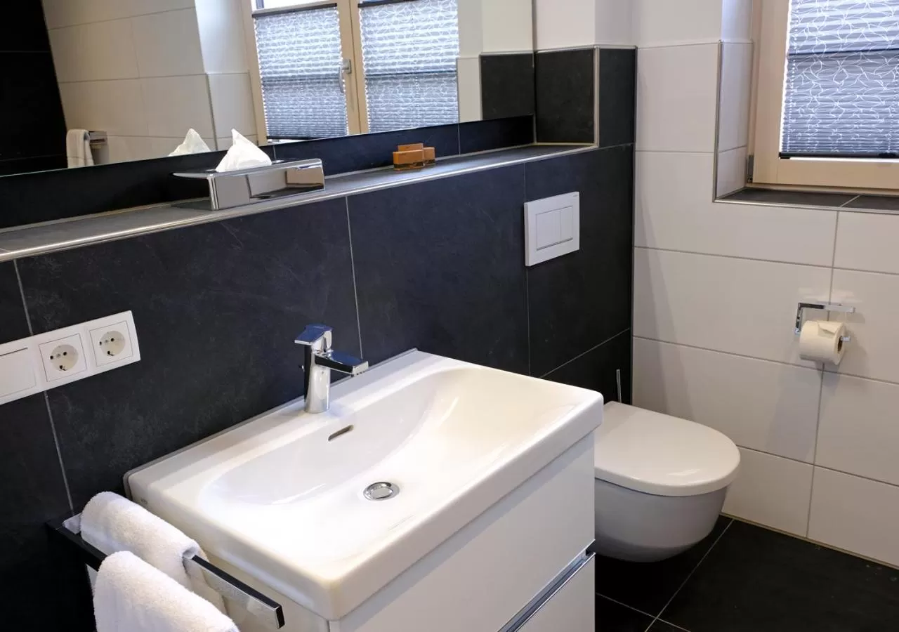 Toilet in Hotel Bayerischer Hof