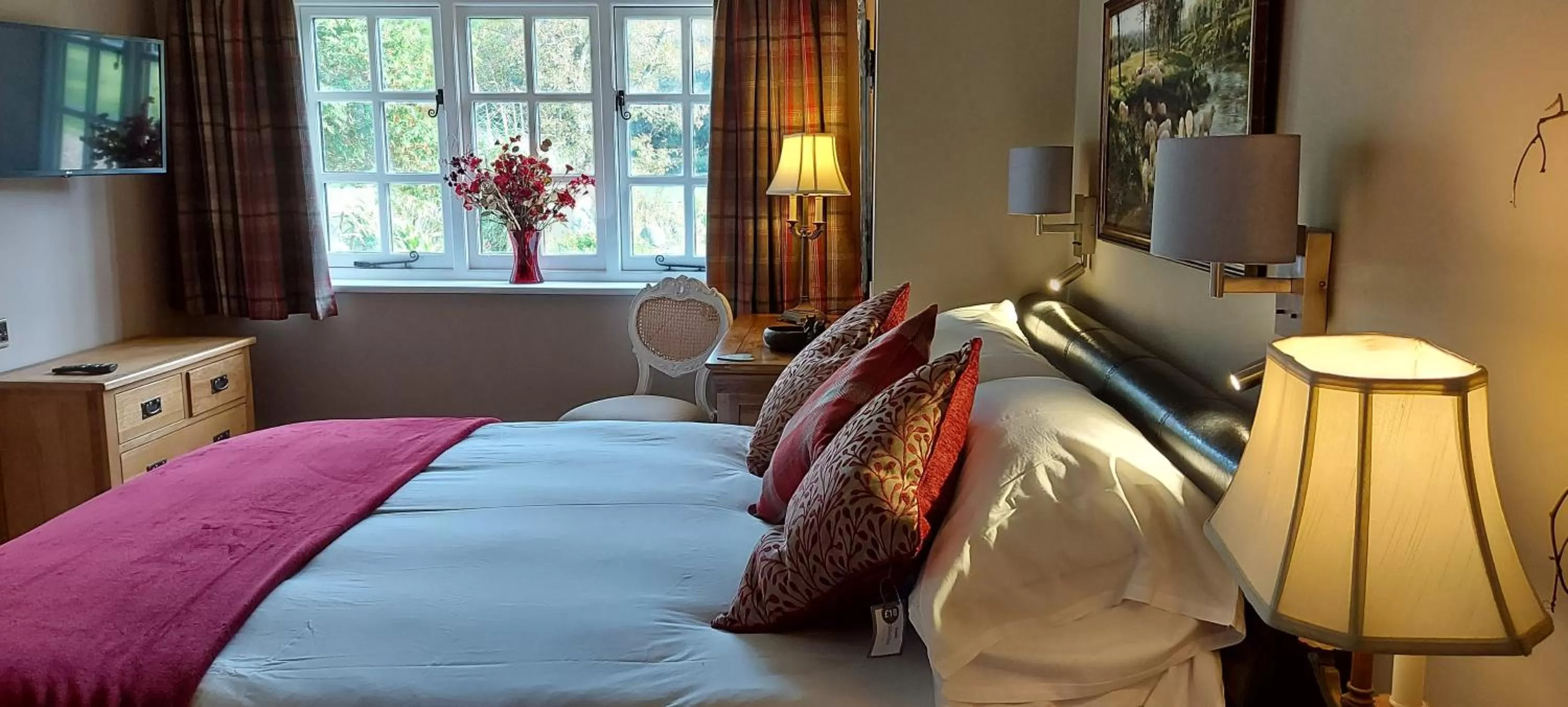 Bedroom in Glyn Isa Country House B&B and self catering Lodge