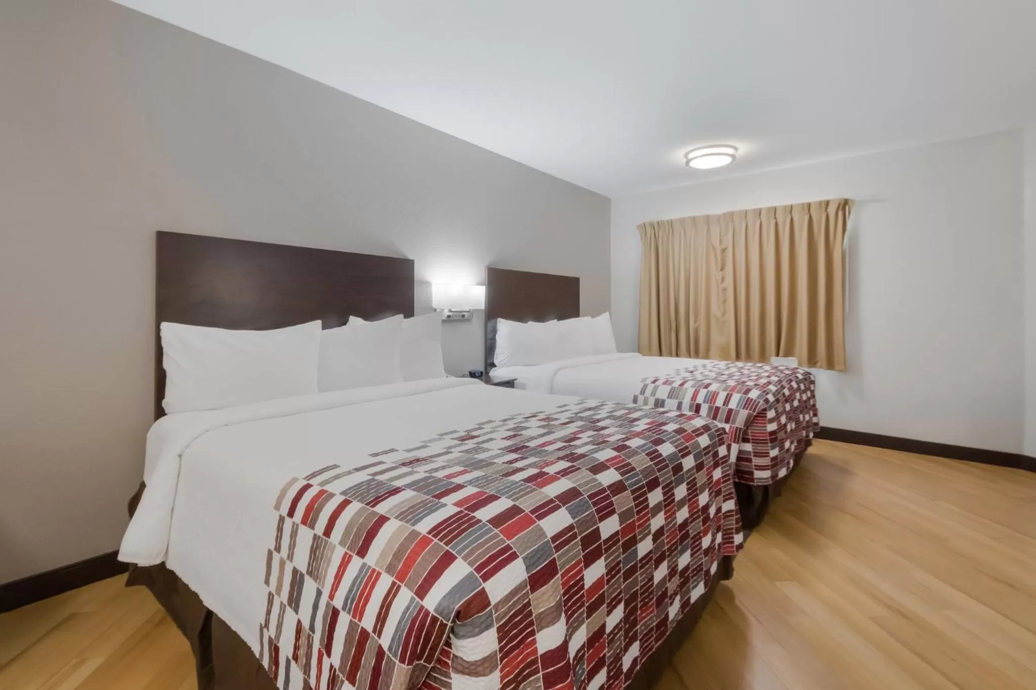 Photo of the whole room, Bed in Red Roof Inn San Antonio - Seaworld Northwest