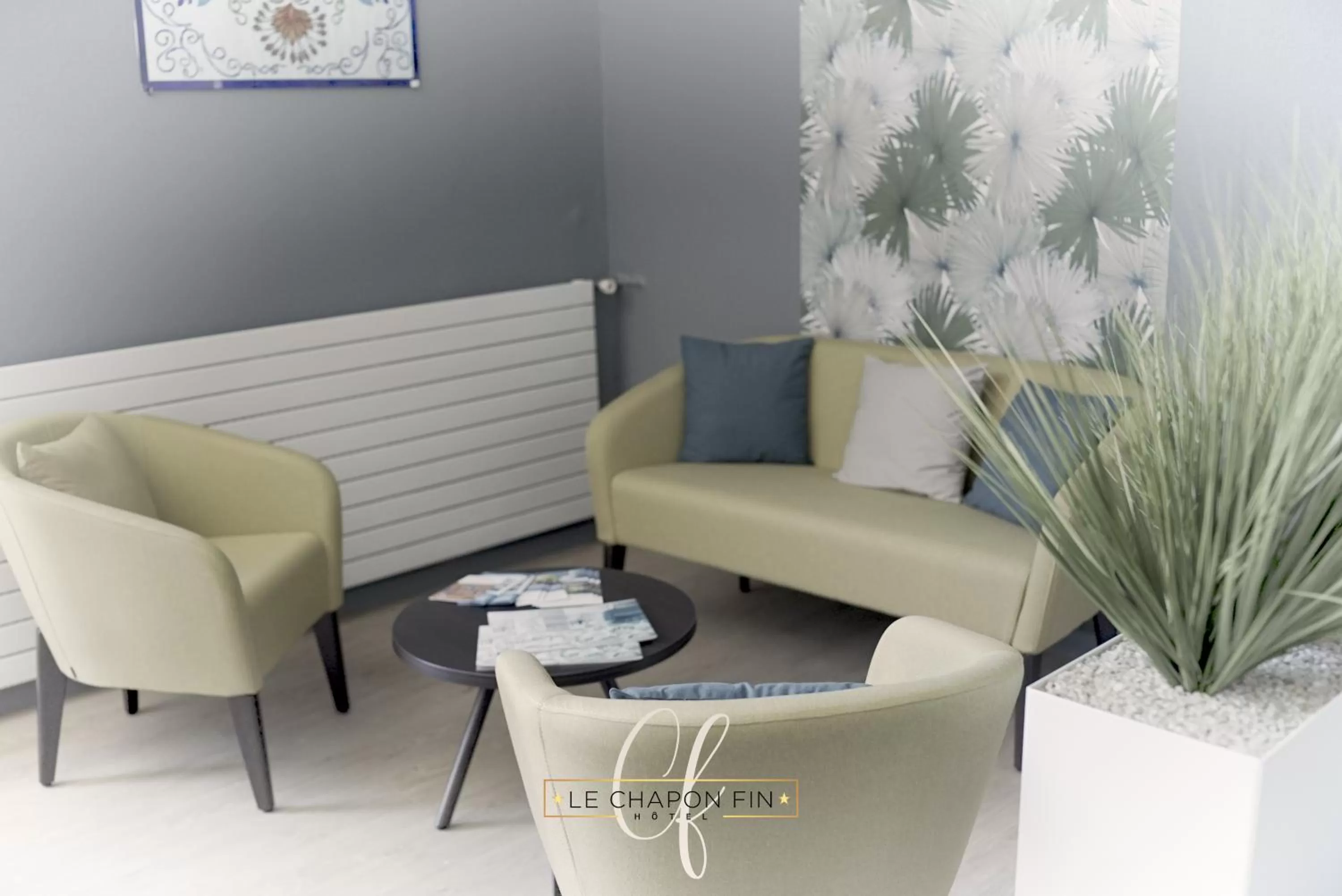 Lobby or reception in HÔTEL LE CHAPON FIN