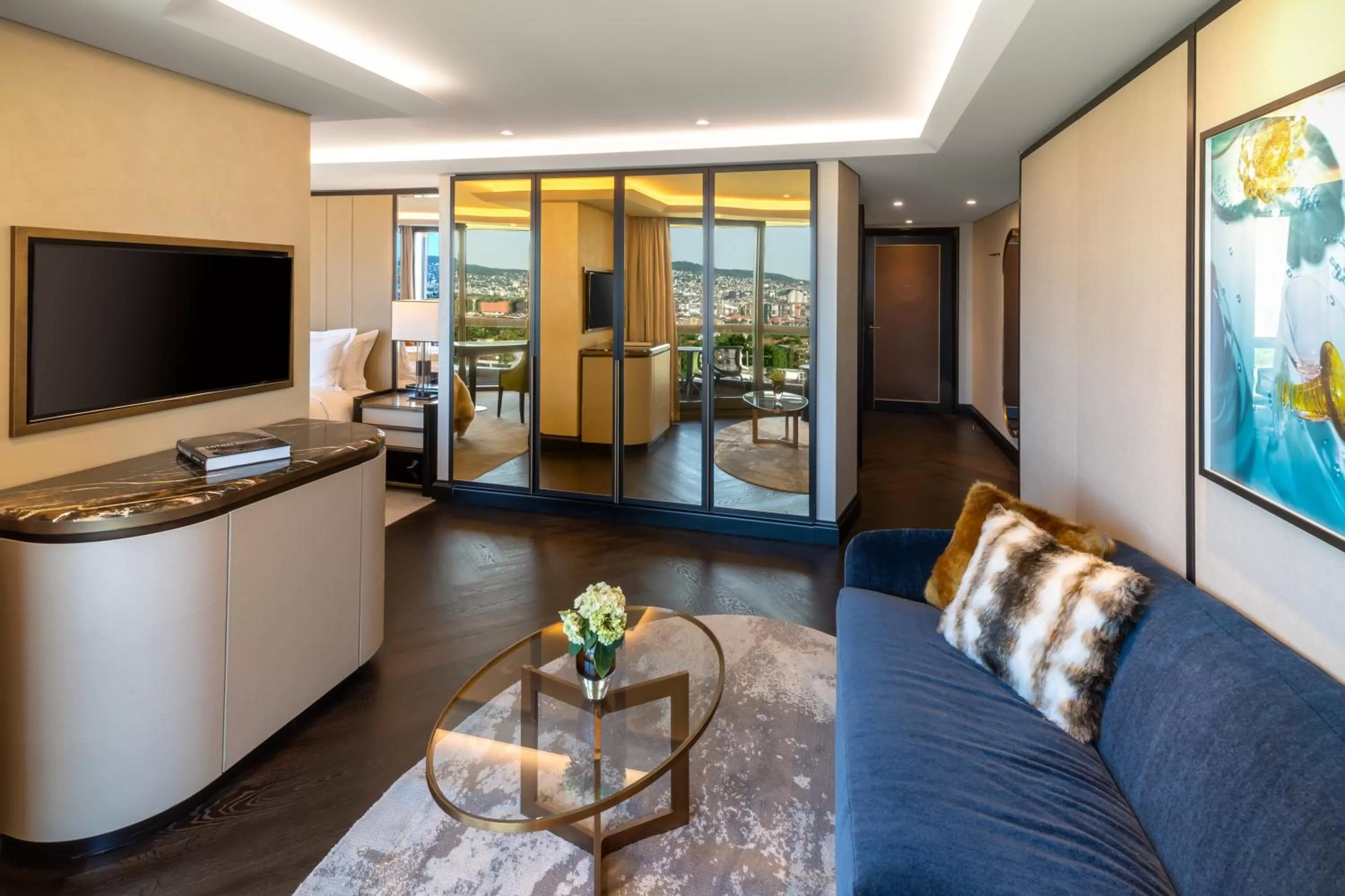 Luxe Suite with Balcony in FIVE Zurich - Luxury City Resort