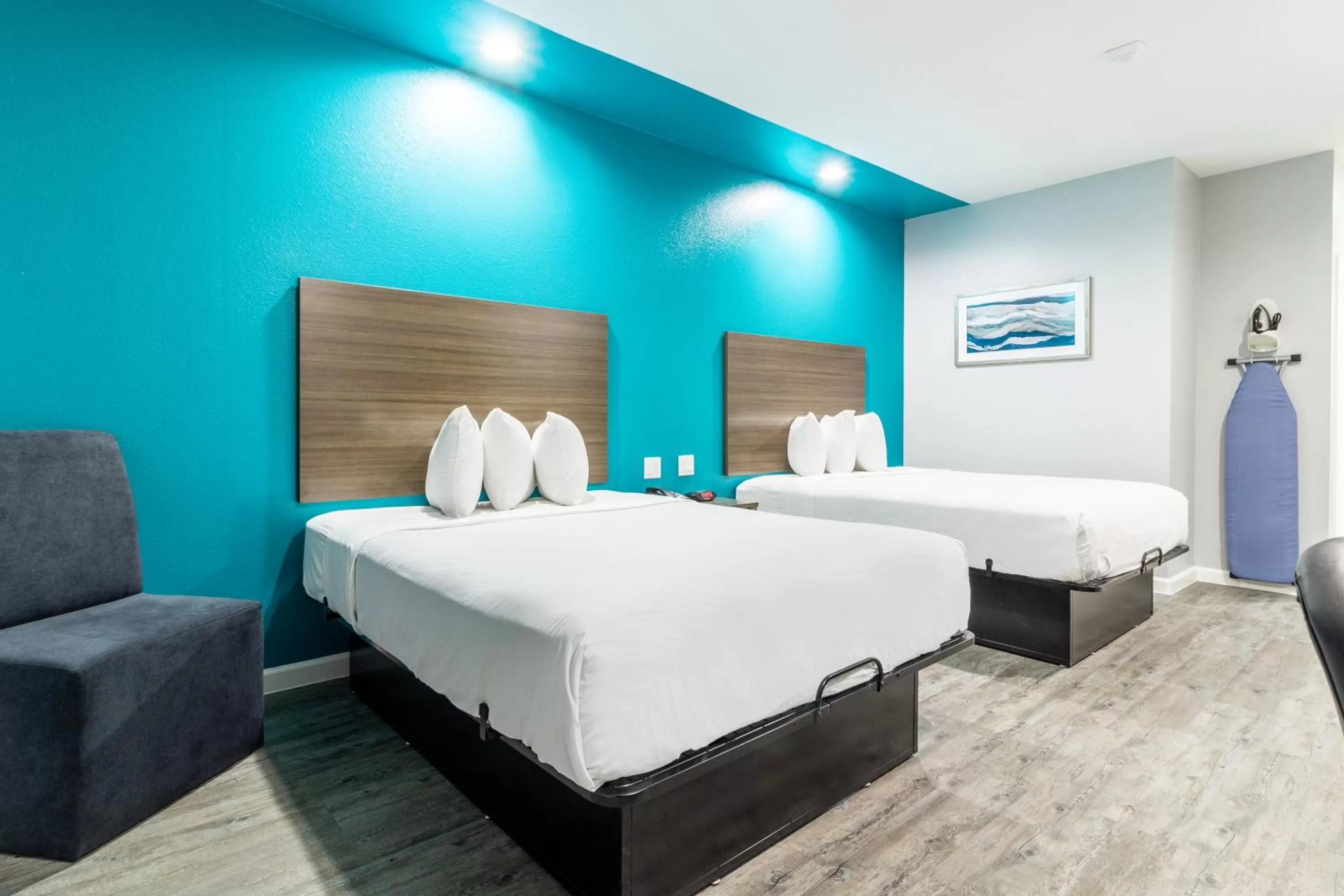 Bed in Americas Best Value Inn & Suites Kingwood IAH Airport