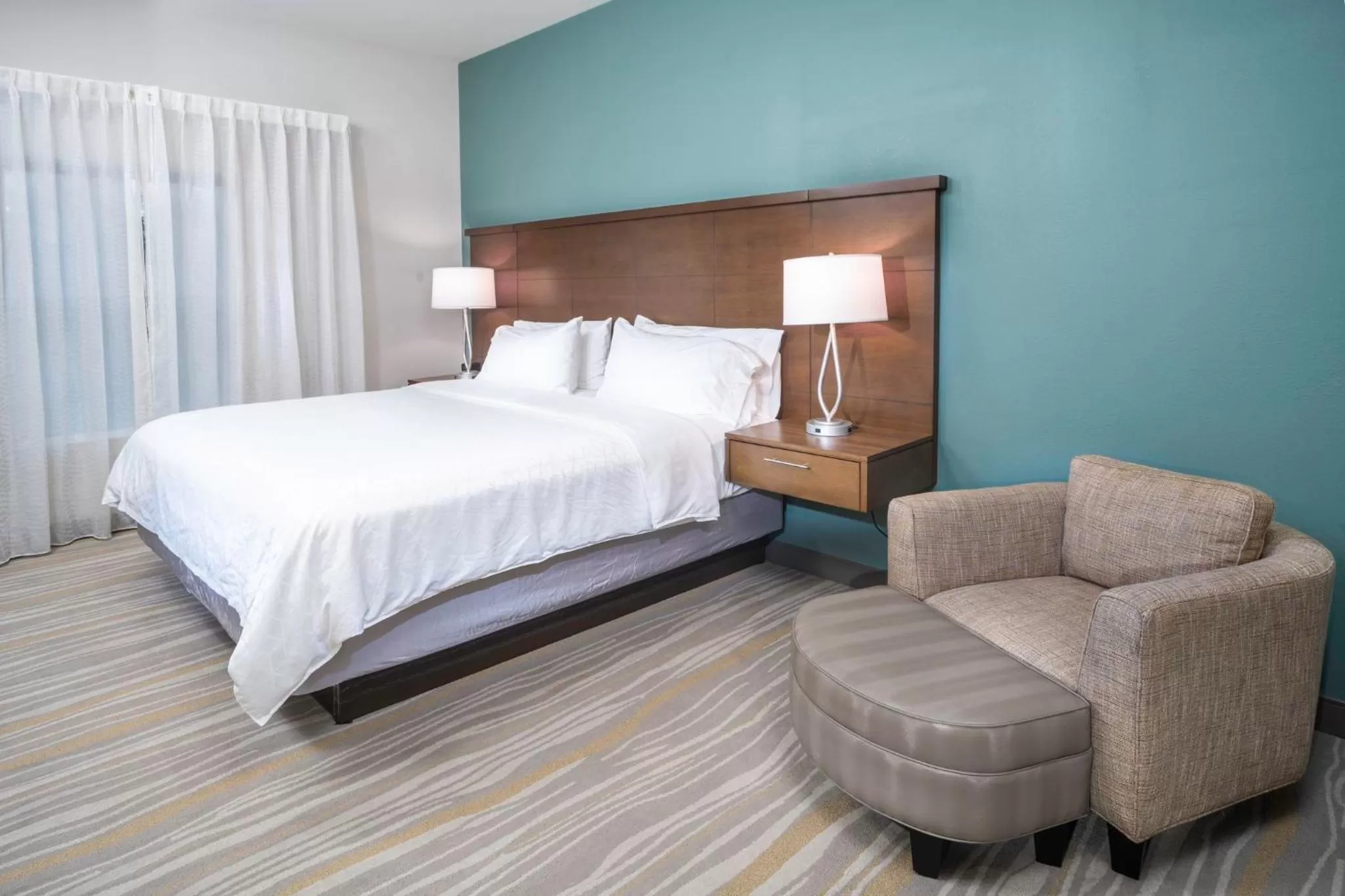 Photo of the whole room, Bed in Staybridge Suites - Summerville by IHG