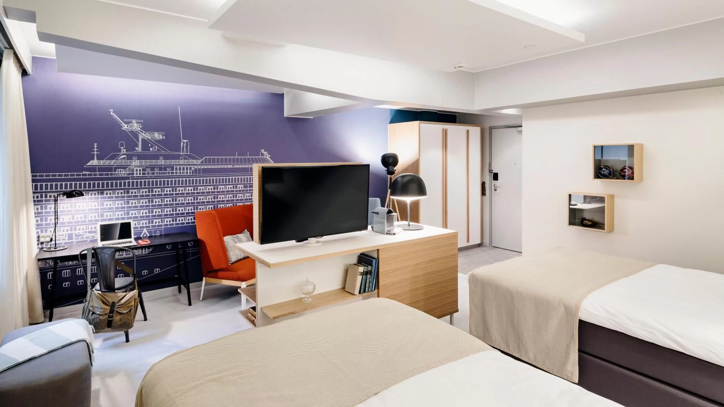 Photo of the whole room, Bed in Hotel Indigo Helsinki-Boulevard by IHG
