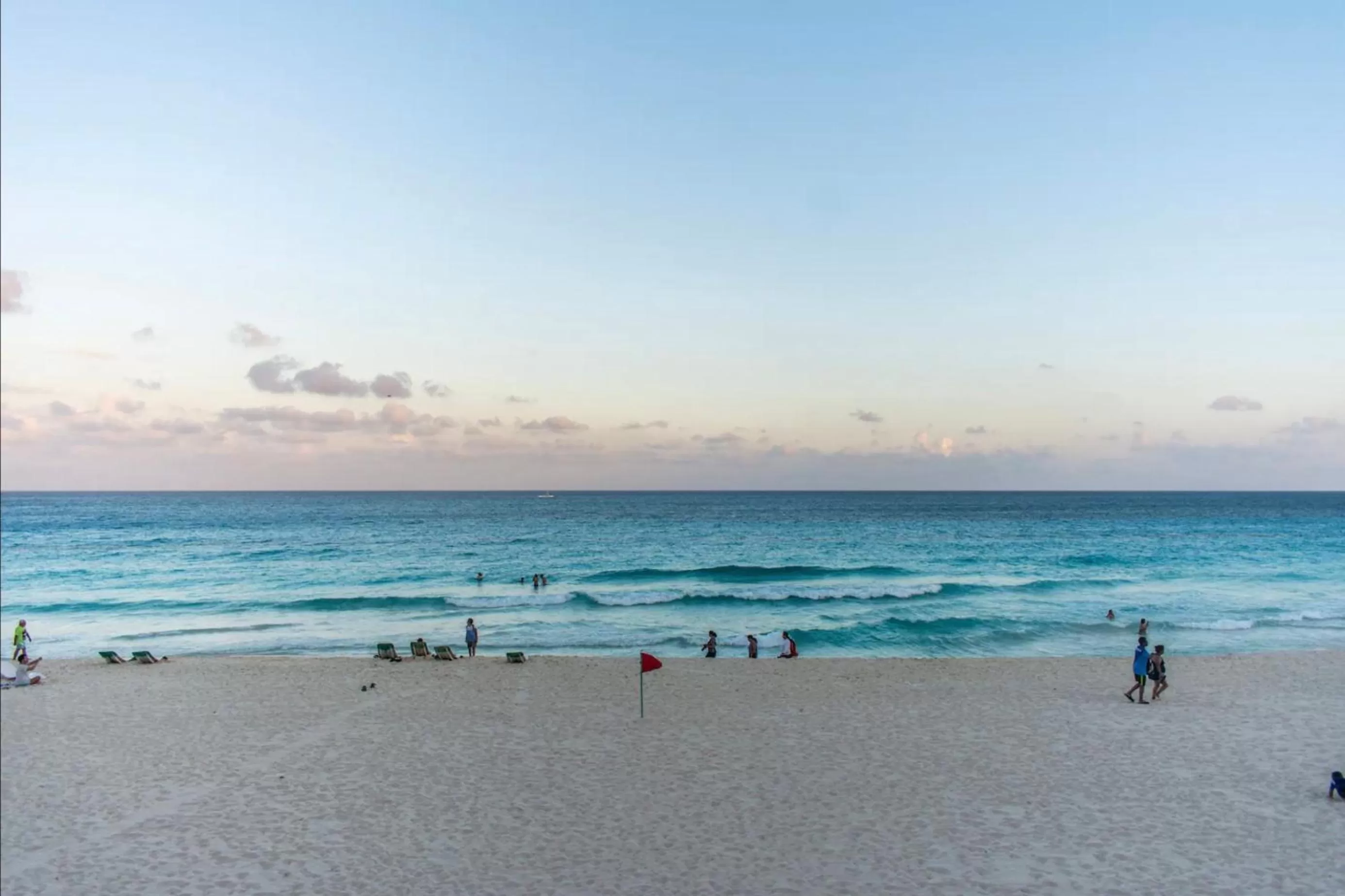 Beach in Cancun Beach&Sunrise