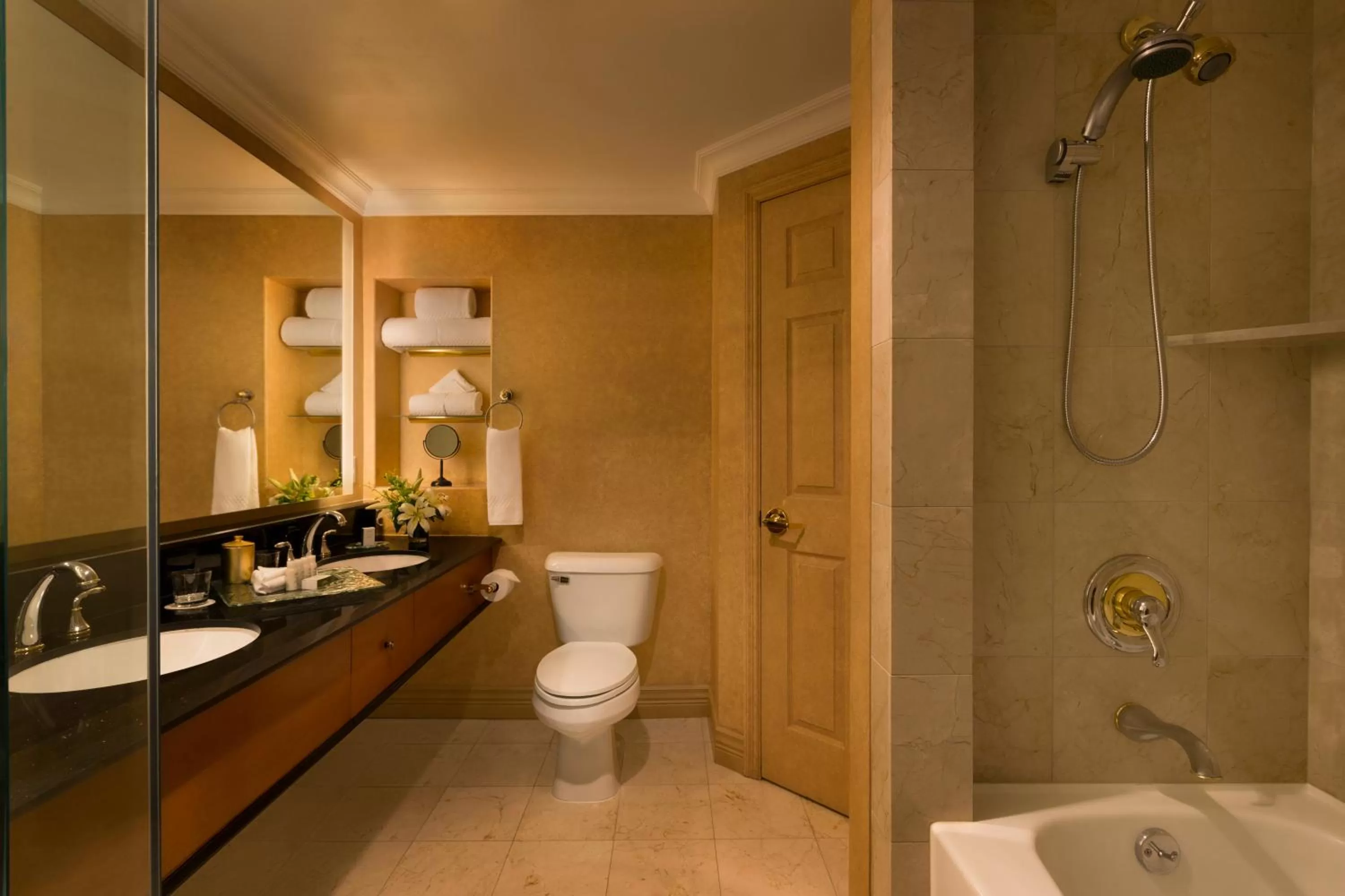 Bathroom in Hotel Le Soleil by Executive Hotels
