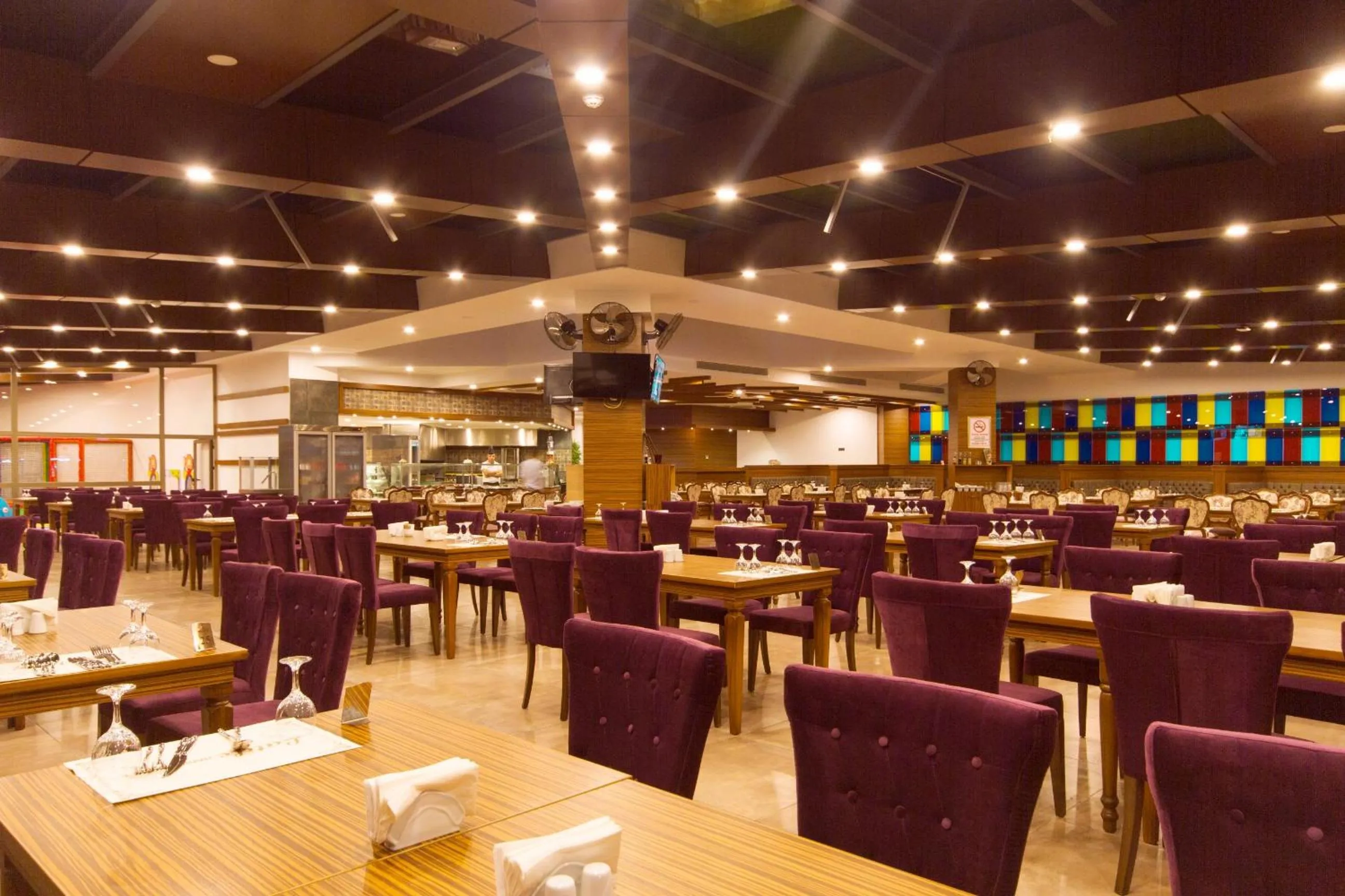 Restaurant/places to eat in SKY Business Hotel