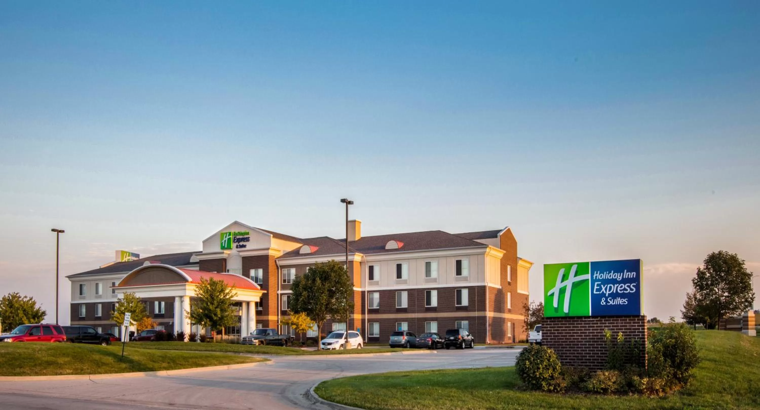 Property building in Holiday Inn Express Hotel & Suites Altoona-Des Moines by IHG