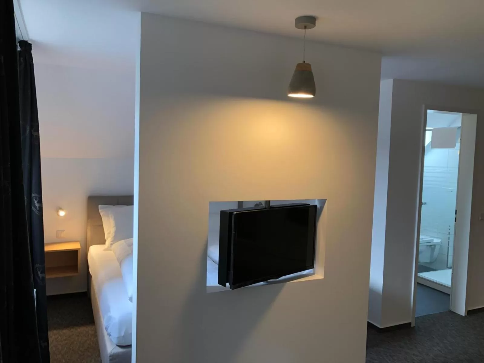 TV and multimedia, TV/Entertainment Center in Das Gasthaus am Reichswald