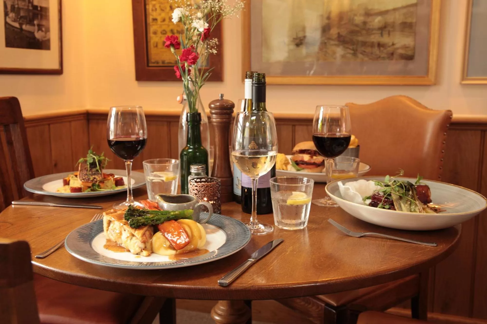 Food and drinks in The Erskine Arms