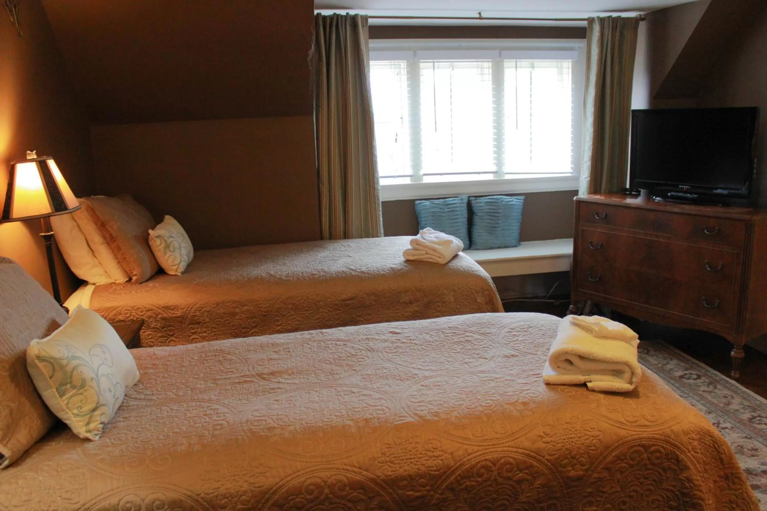 Bed in Leonard at Logan House