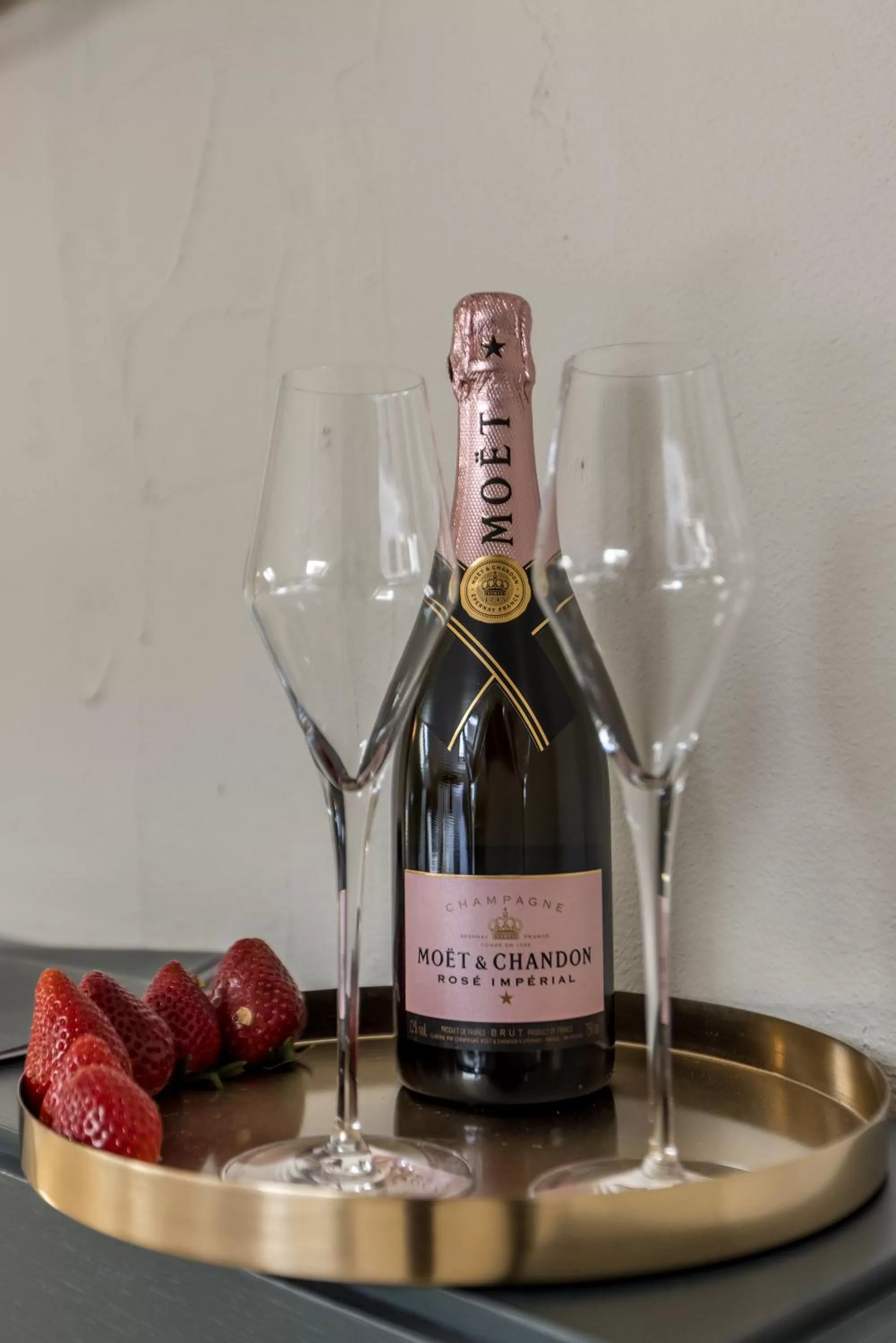 Food and drinks in Leonis Restaurant & Rooms