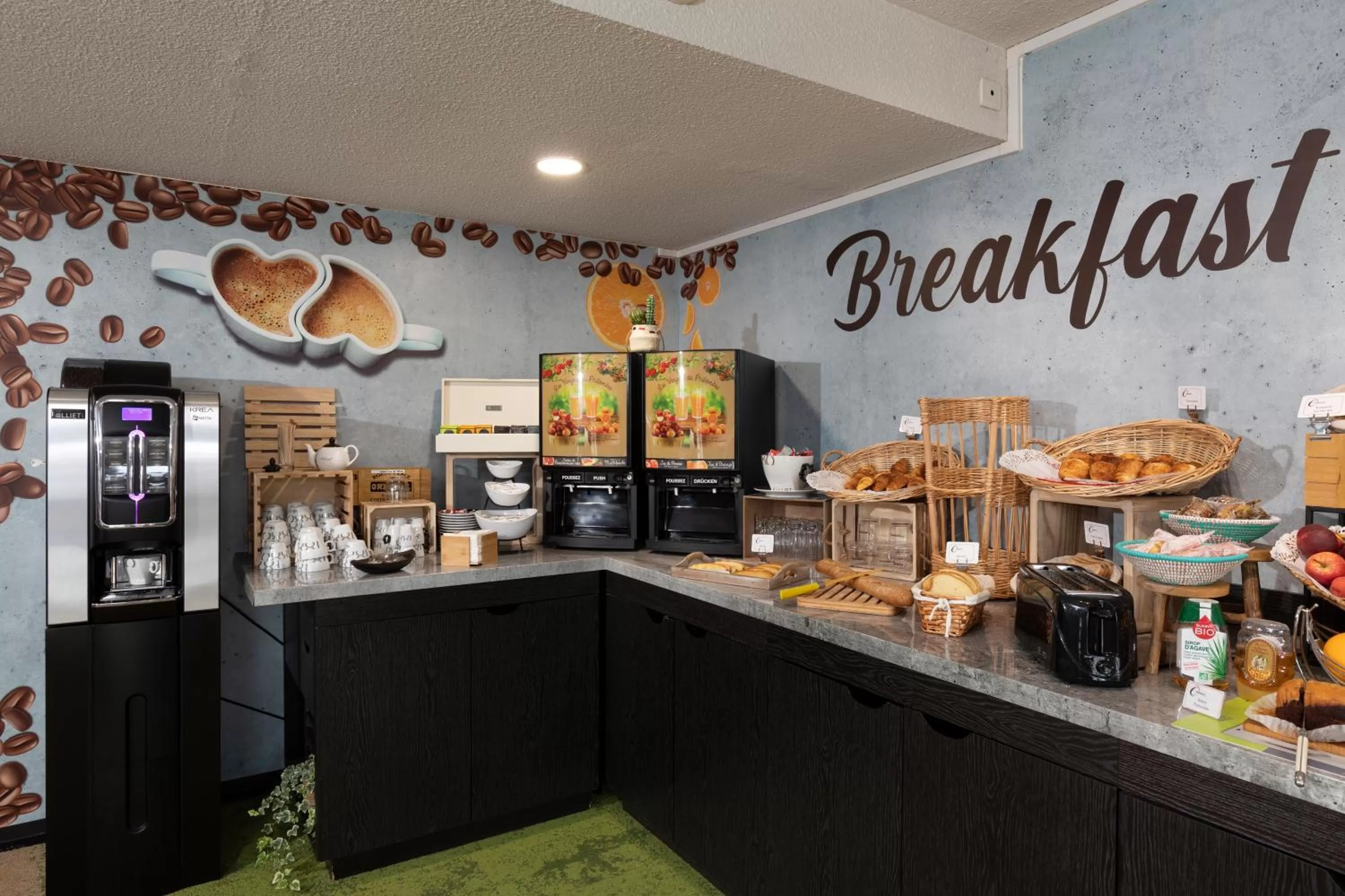 Breakfast in Hôtel The Originals Access, Bourges Nord Saint-Doulchard