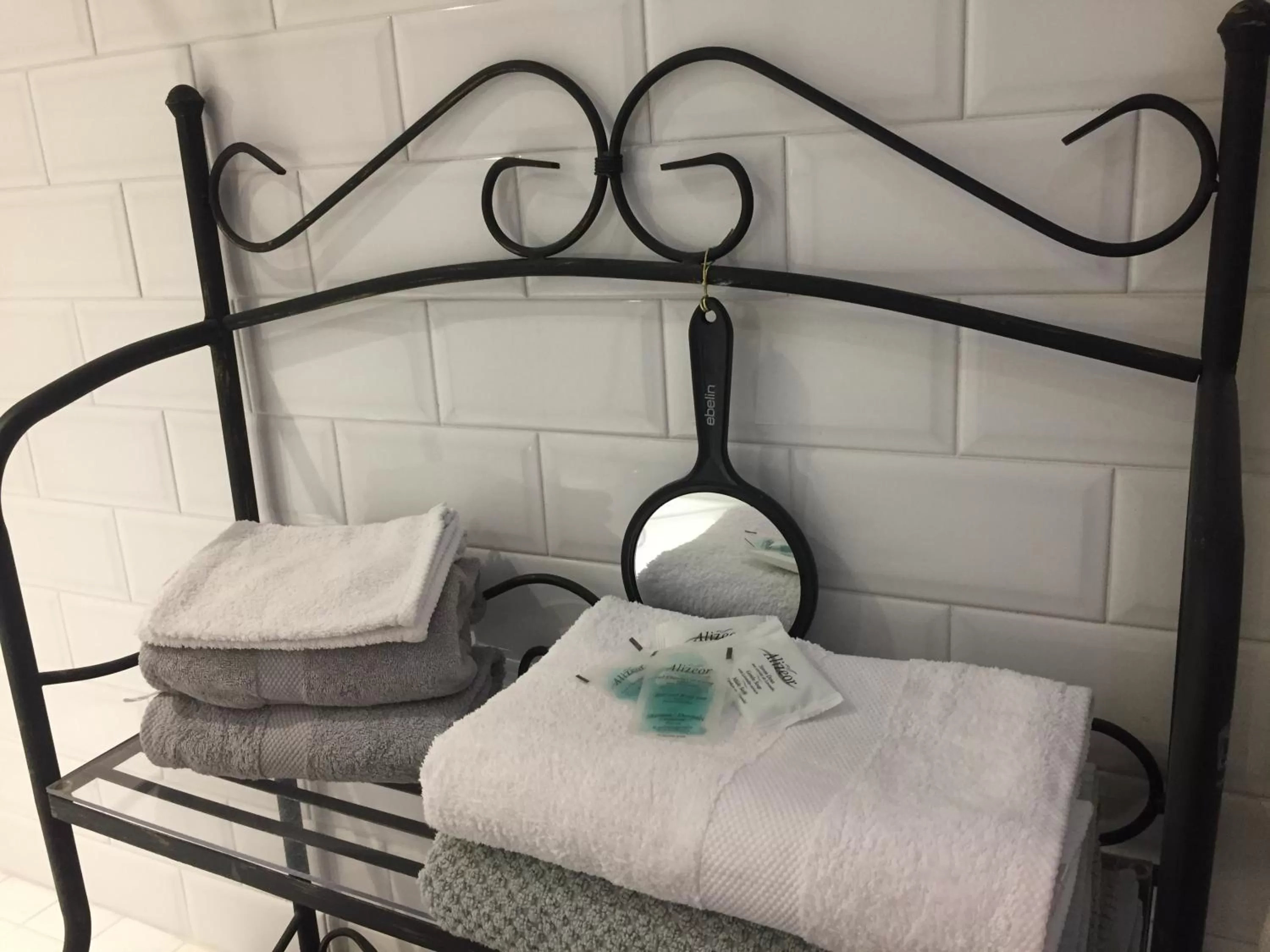 Bed in Au 16 Place Saint Louis