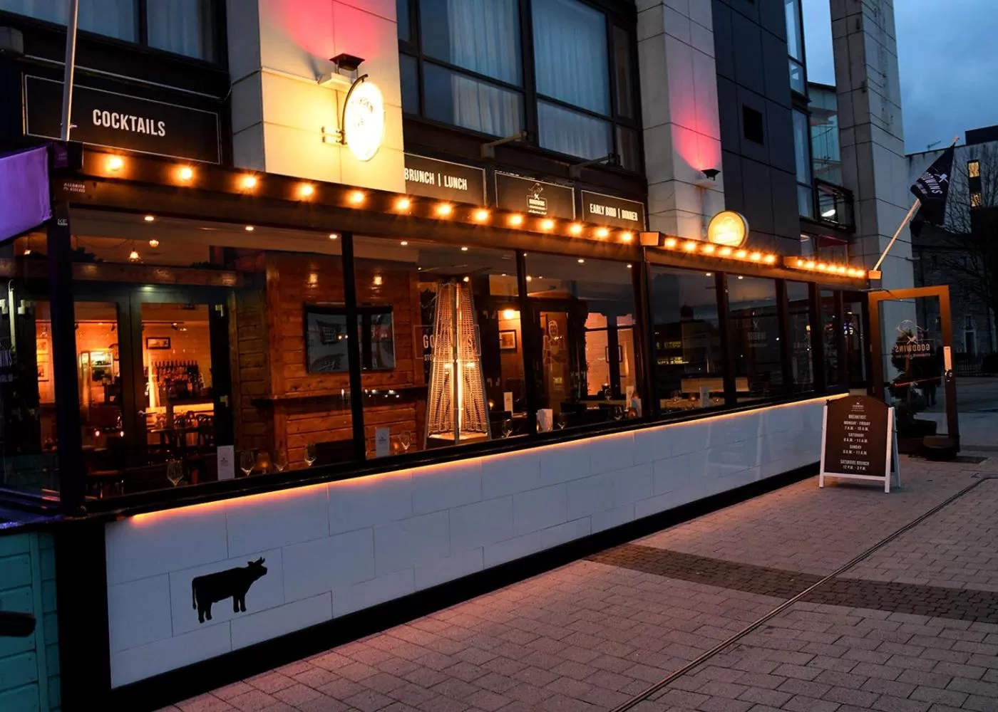 Restaurant/places to eat in D Hotel