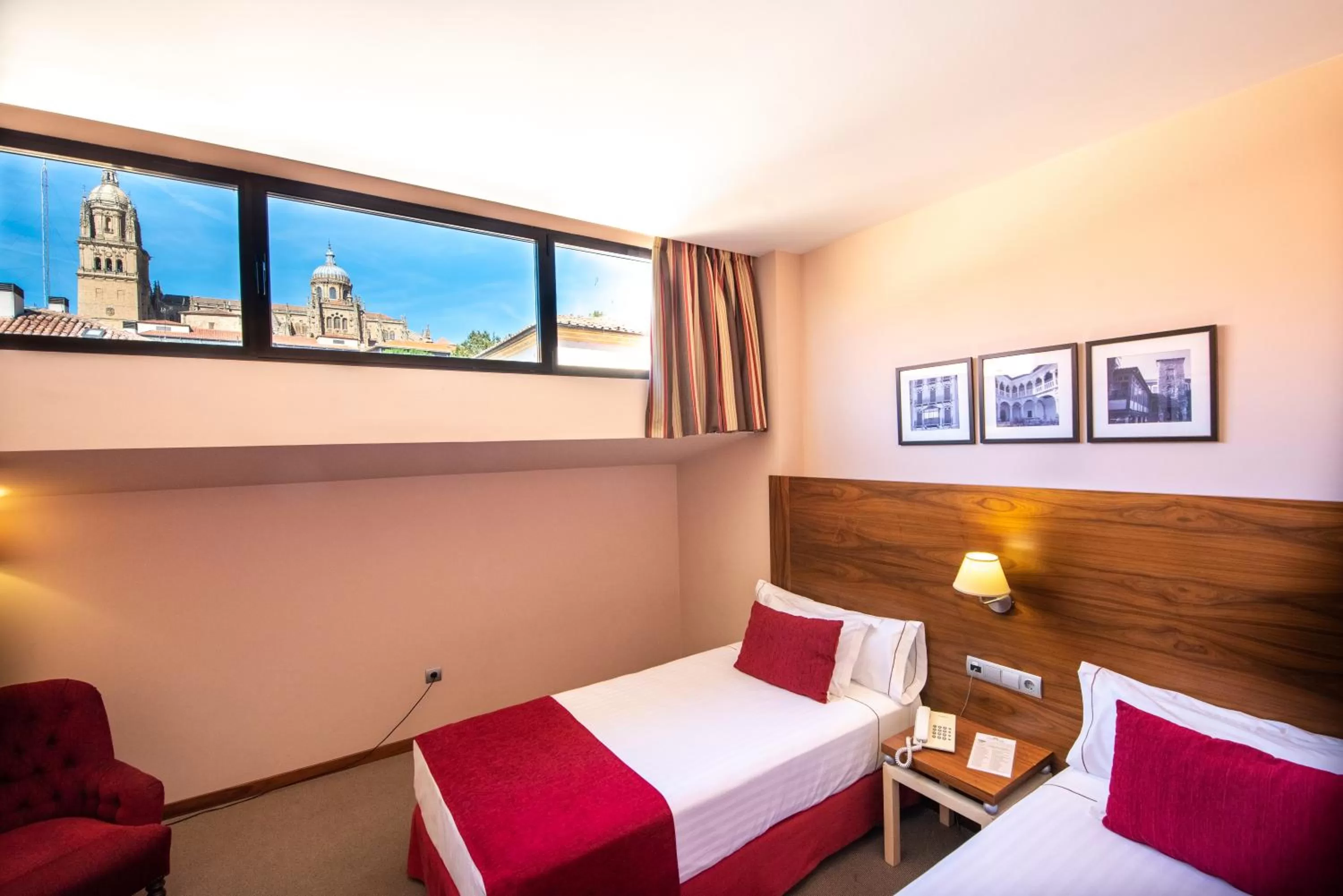 Photo of the whole room, Bed in Hospedium Hotel Casino Del Tormes