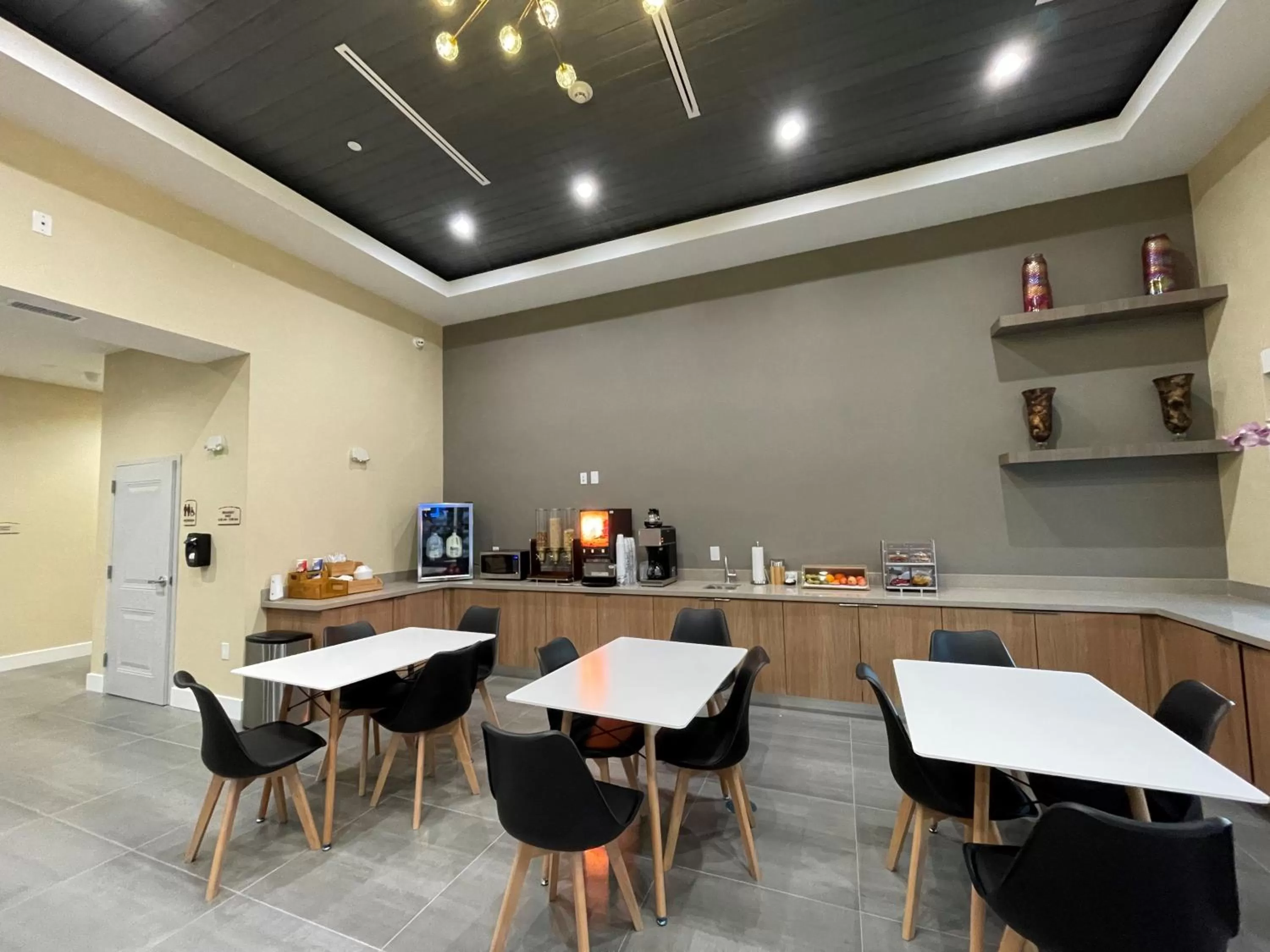 Breakfast in Palace Inn Blue Houston East Beltway 8