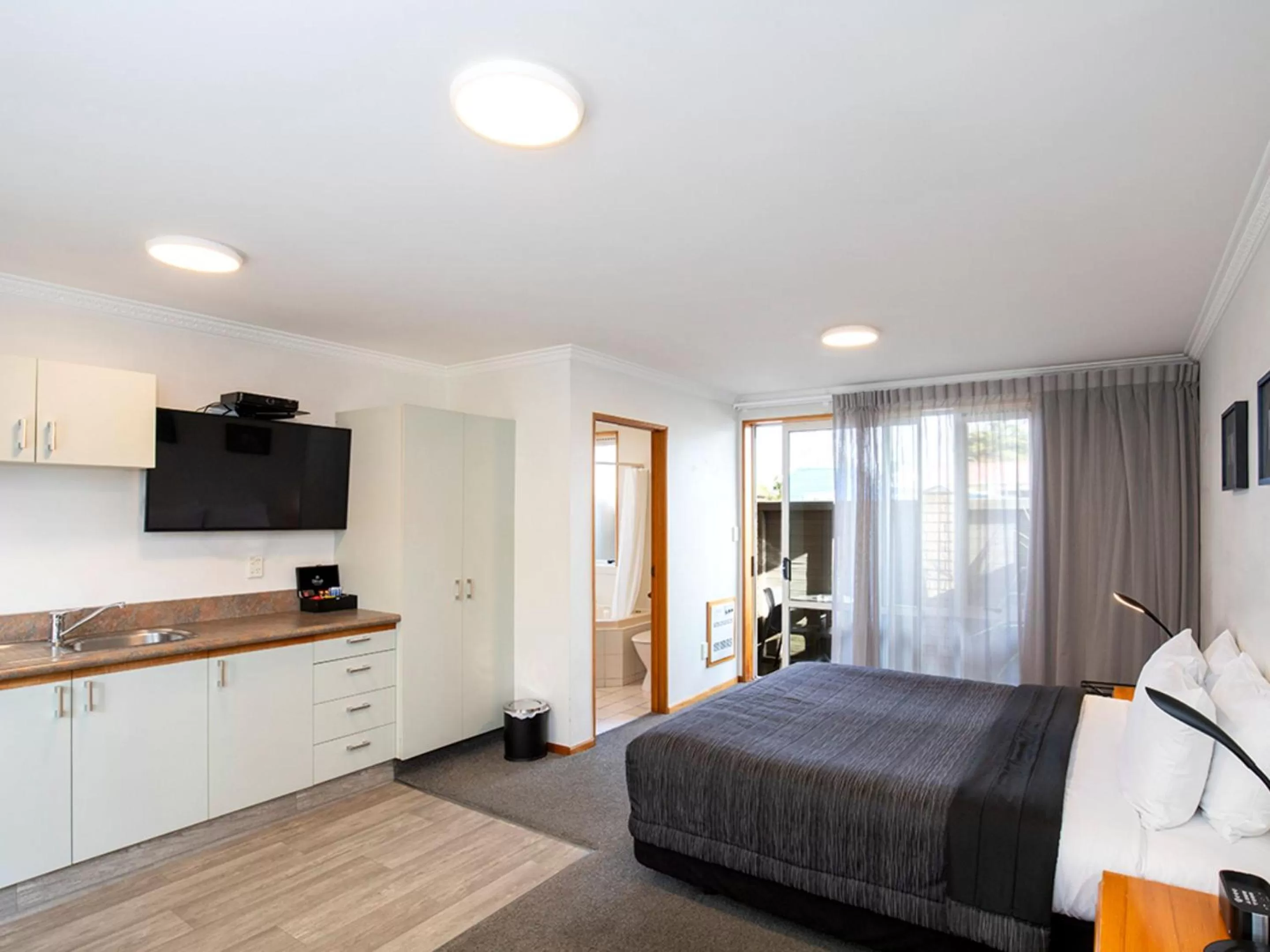 Bedroom, Bed in ASURE Chelsea Gateway Motor Lodge