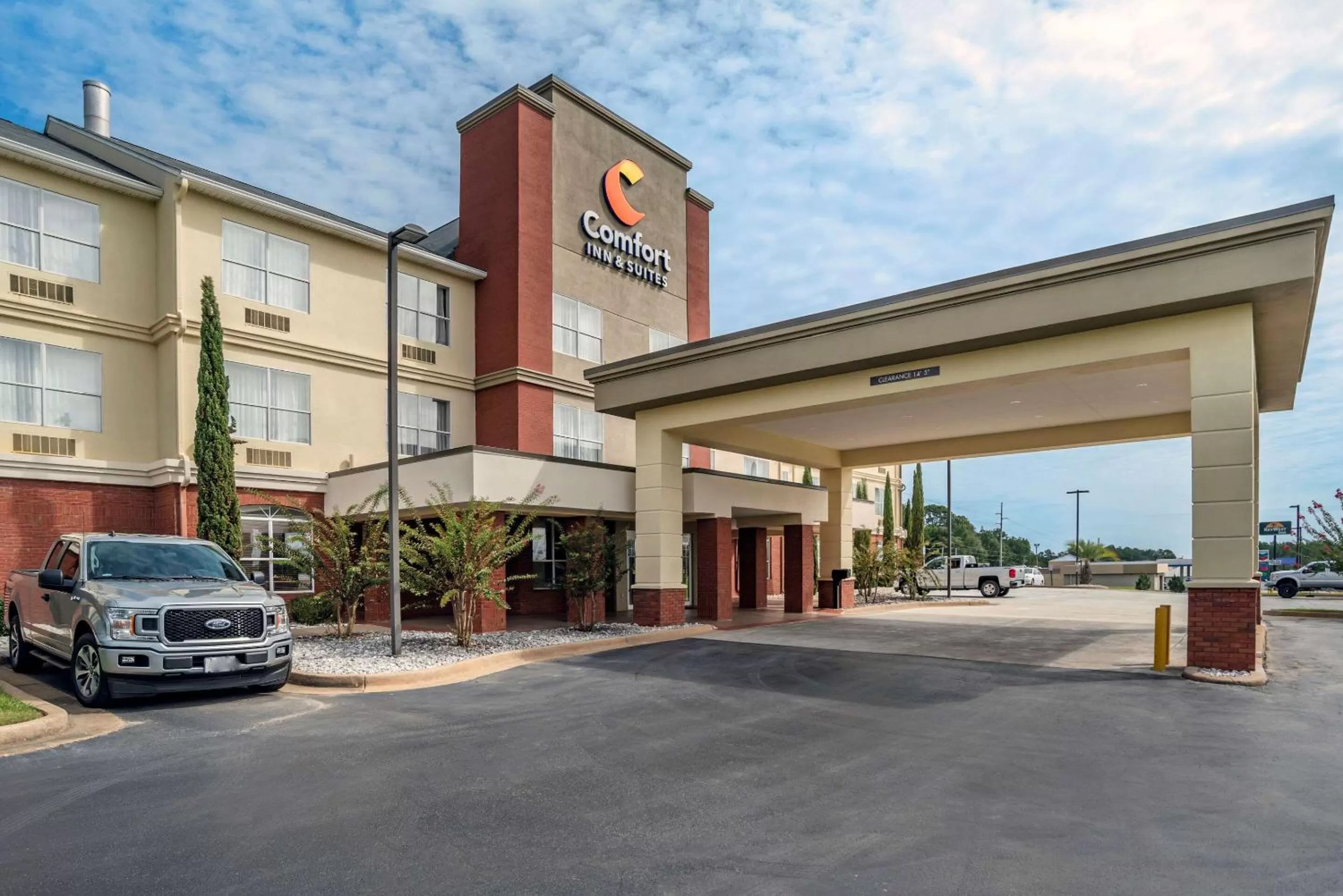 Property building in Comfort Inn & Suites Millbrook-Prattville