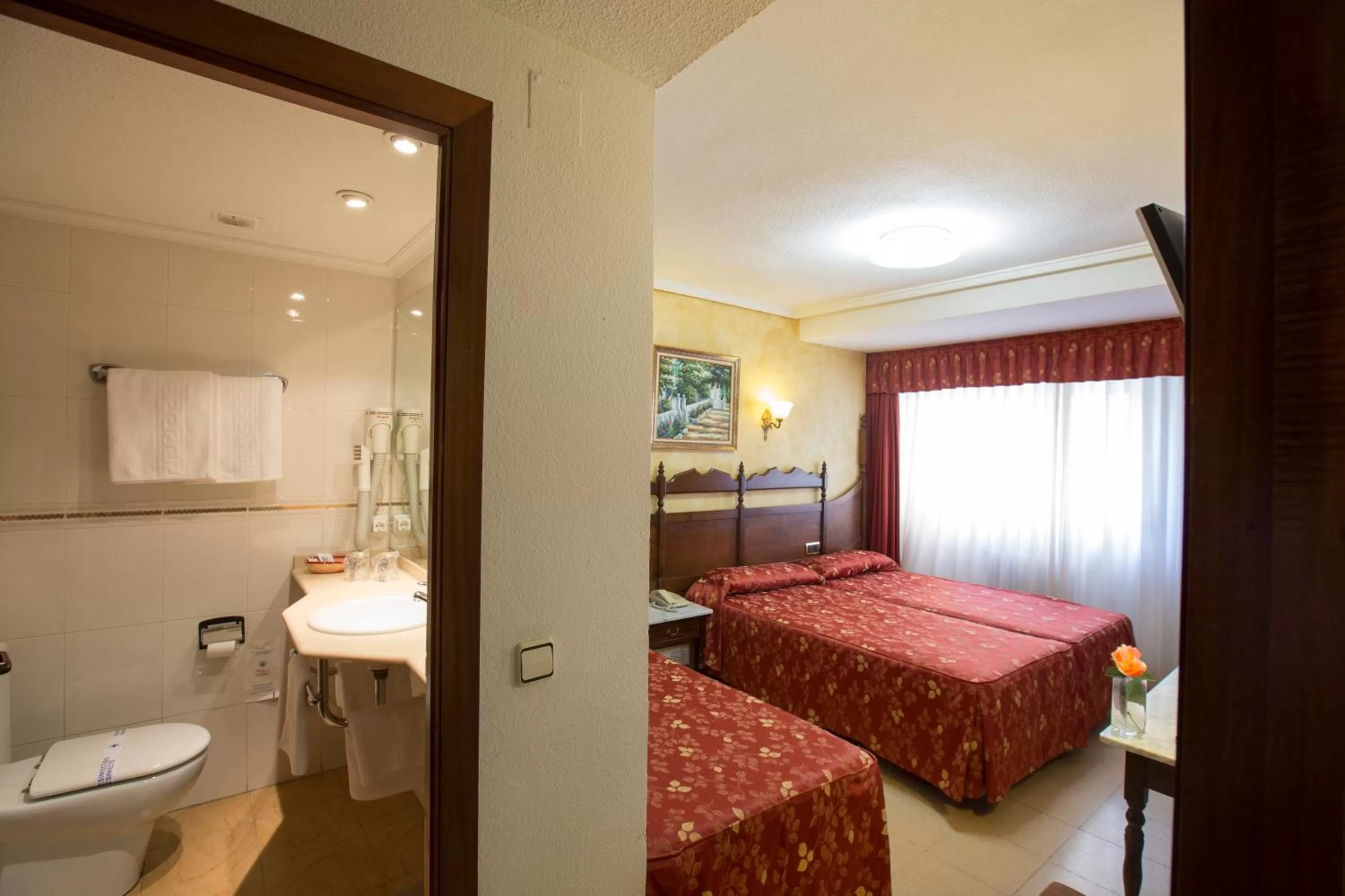 Bed in Hotel Reyes Catolicos