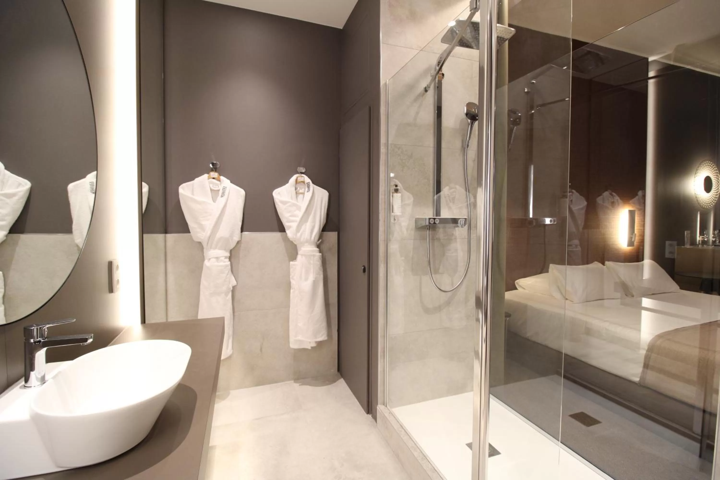 Shower, Bathroom in MiHotel Sala