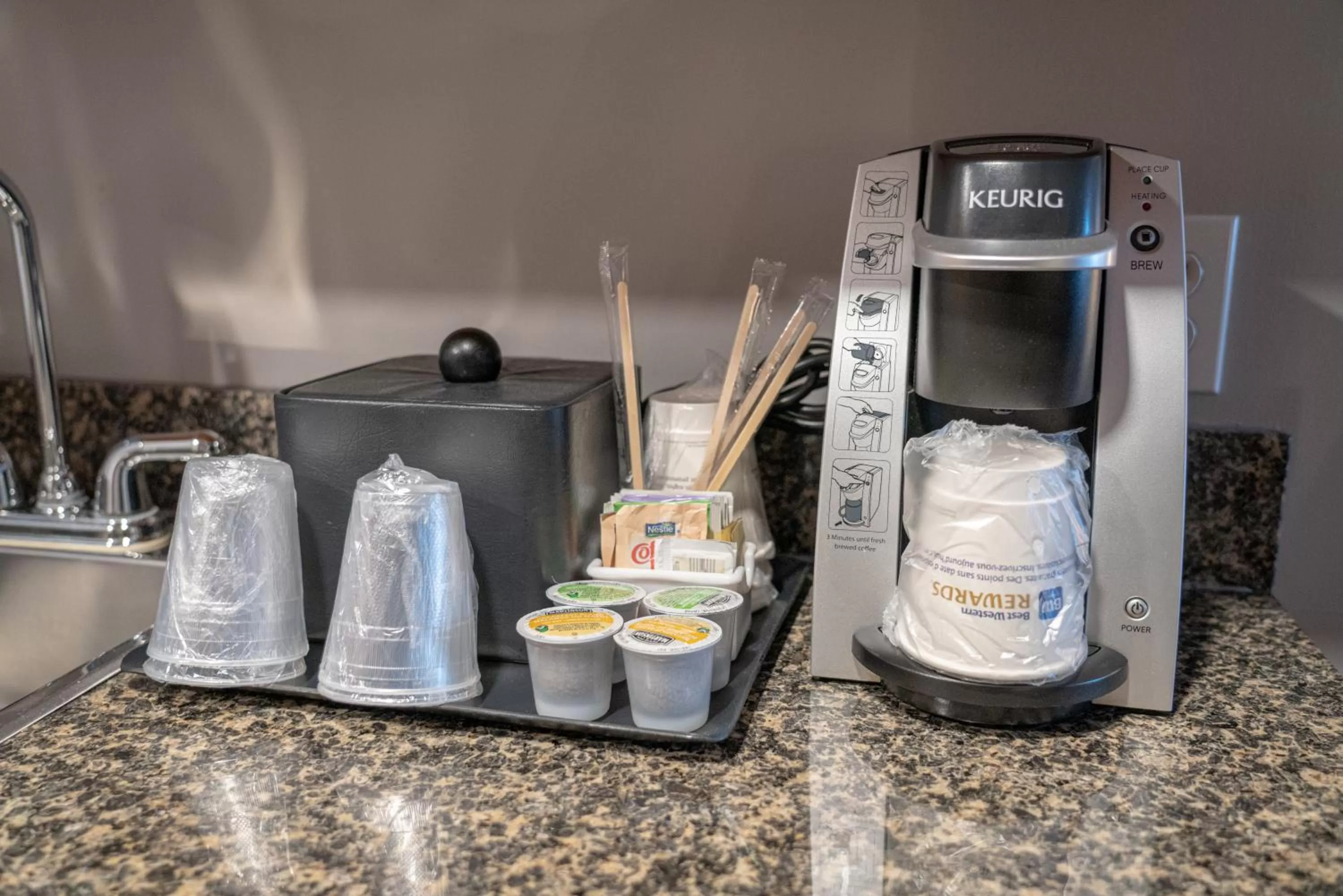 Coffee/tea facilities in Pocaterra Inn & Waterslide