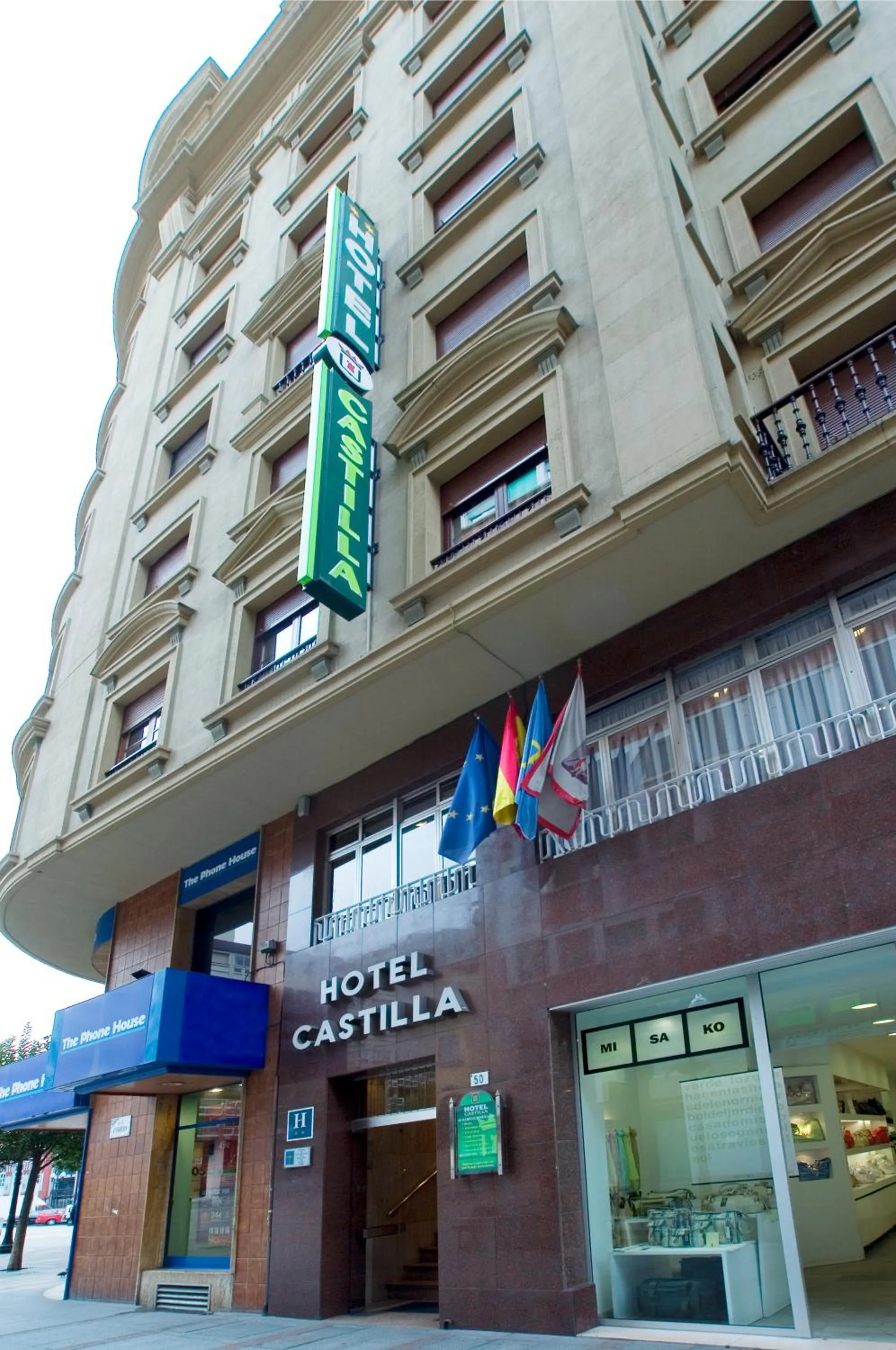 Facade/entrance in Hotel Castilla