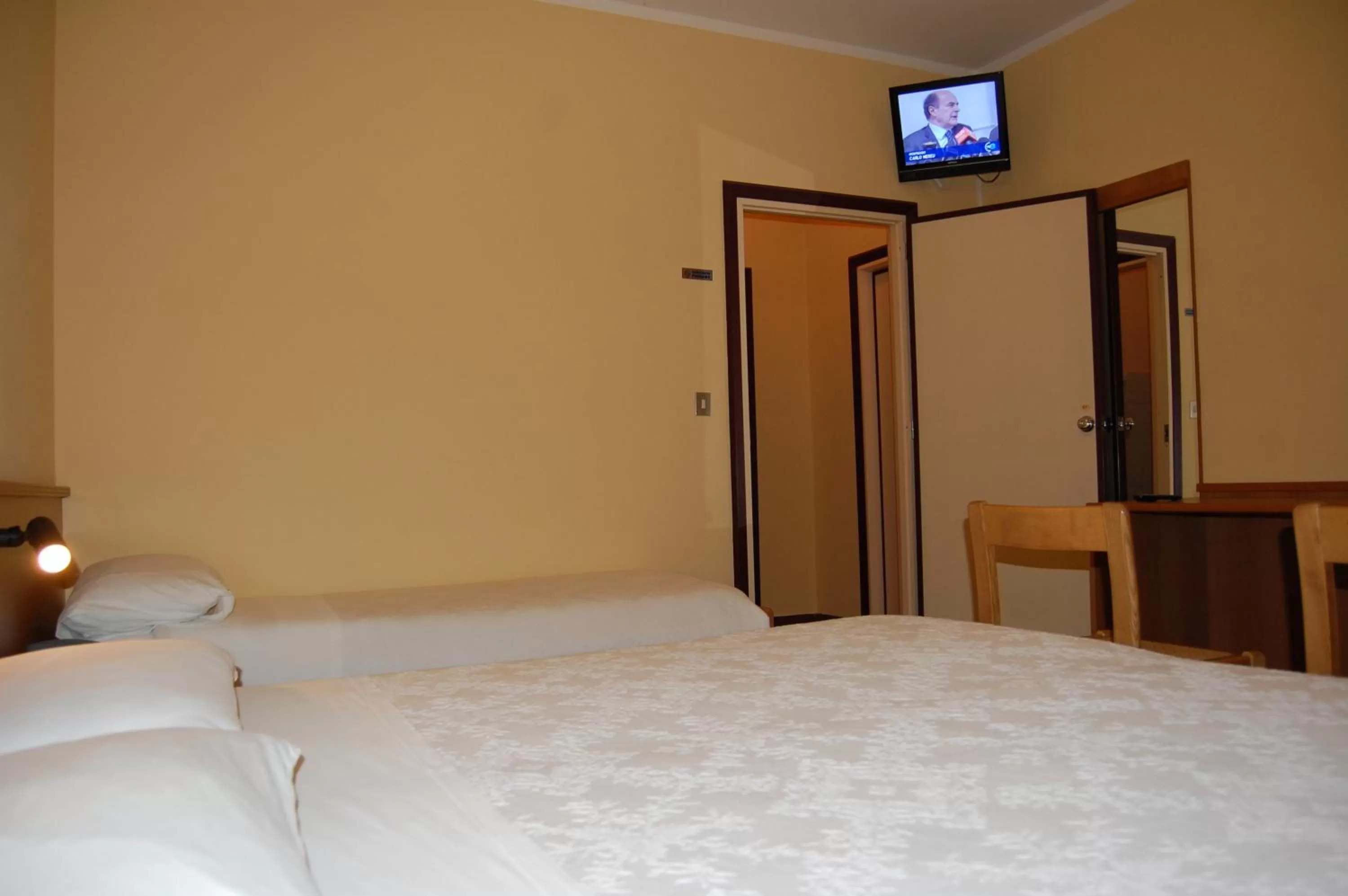 Bed in Albergo Motel Dosdè B&B